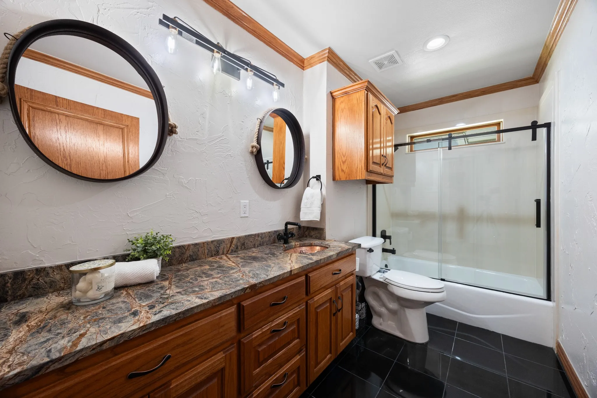 Single Family Residence For Sale in Rockwall County , 3605 Highpoint Drive, Rockwall, Texas 75087, 3 Bedroom, 2 Bathroom, 2 Garage spaces, 2,318 Sqft, built in 2001, mls#21363932, Real Estate Agent in Rockwall, Homes For Sale in Rockwall county, Homes For Sale in Rockwall, Realtor in Rockwall Texas, Real Estate Brokerage Independent Realty Texas, Luminita Cordes Realtor