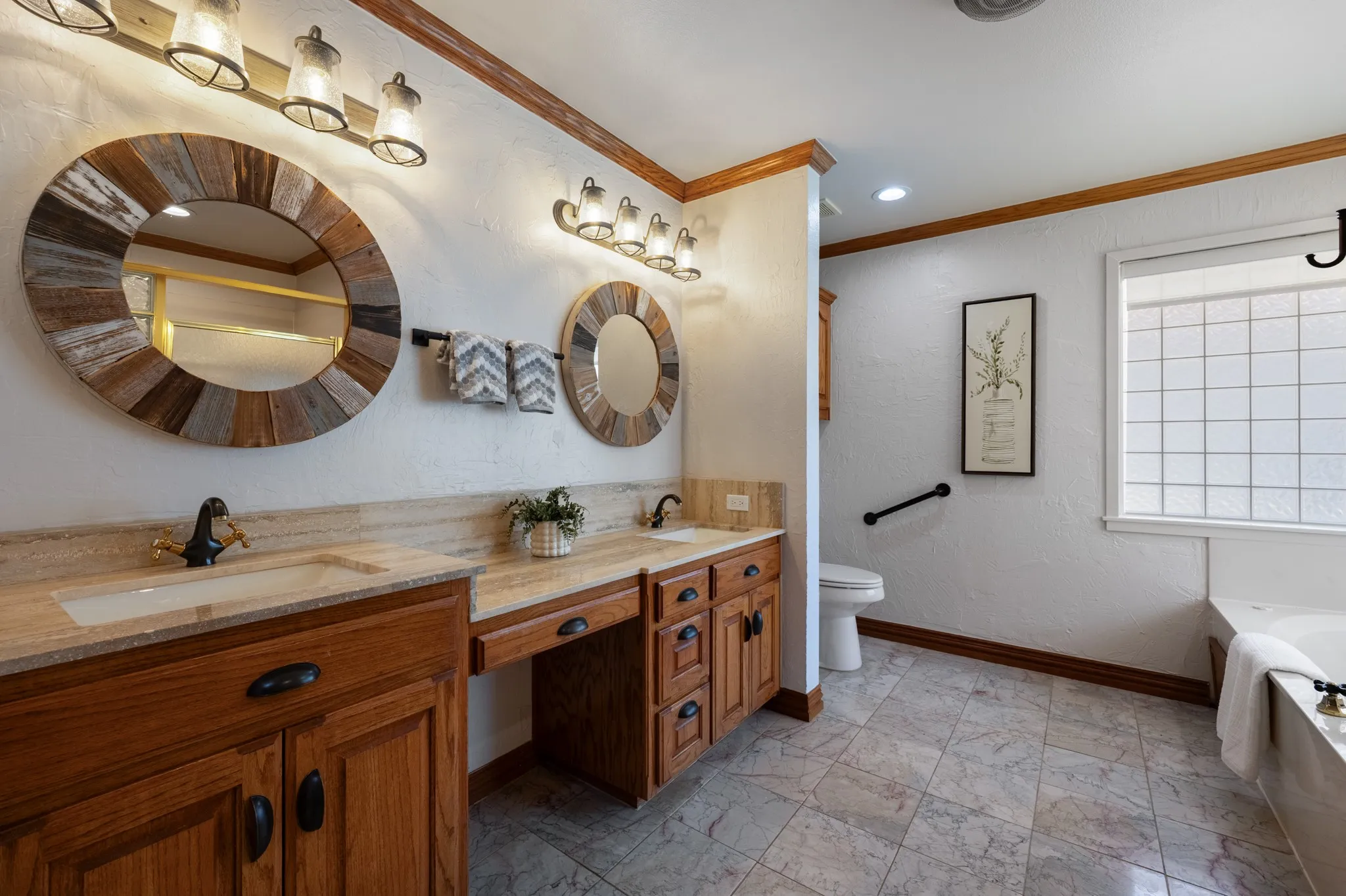 Single Family Residence For Sale in Rockwall County , 3605 Highpoint Drive, Rockwall, Texas 75087, 3 Bedroom, 2 Bathroom, 2 Garage spaces, 2,318 Sqft, built in 2001, mls#21363932, Real Estate Agent in Rockwall, Homes For Sale in Rockwall county, Homes For Sale in Rockwall, Realtor in Rockwall Texas, Real Estate Brokerage Independent Realty Texas, Luminita Cordes Realtor