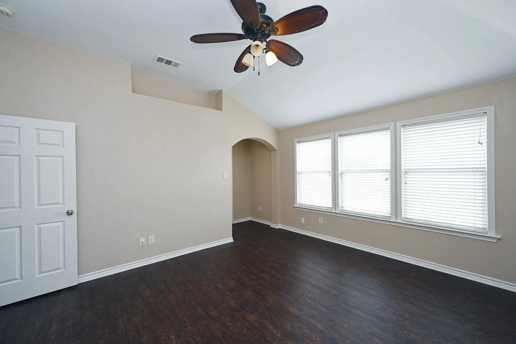 Single Family Residence For Rent in Denton County , 8908 Stewart Street, Cross Roads, Texas 76227, 4 Bedroom, 3 Bathroom, 2 Garage spaces, 2,162 Sqft, built in 2004, mls#21364894, Real Estate Agent in Cross Roads, Homes For Rent in Denton county, Homes For Rent in Cross Roads, Realtor in Cross Roads Texas, Real Estate Brokerage Independent Realty Texas, Luminita Cordes Realtor