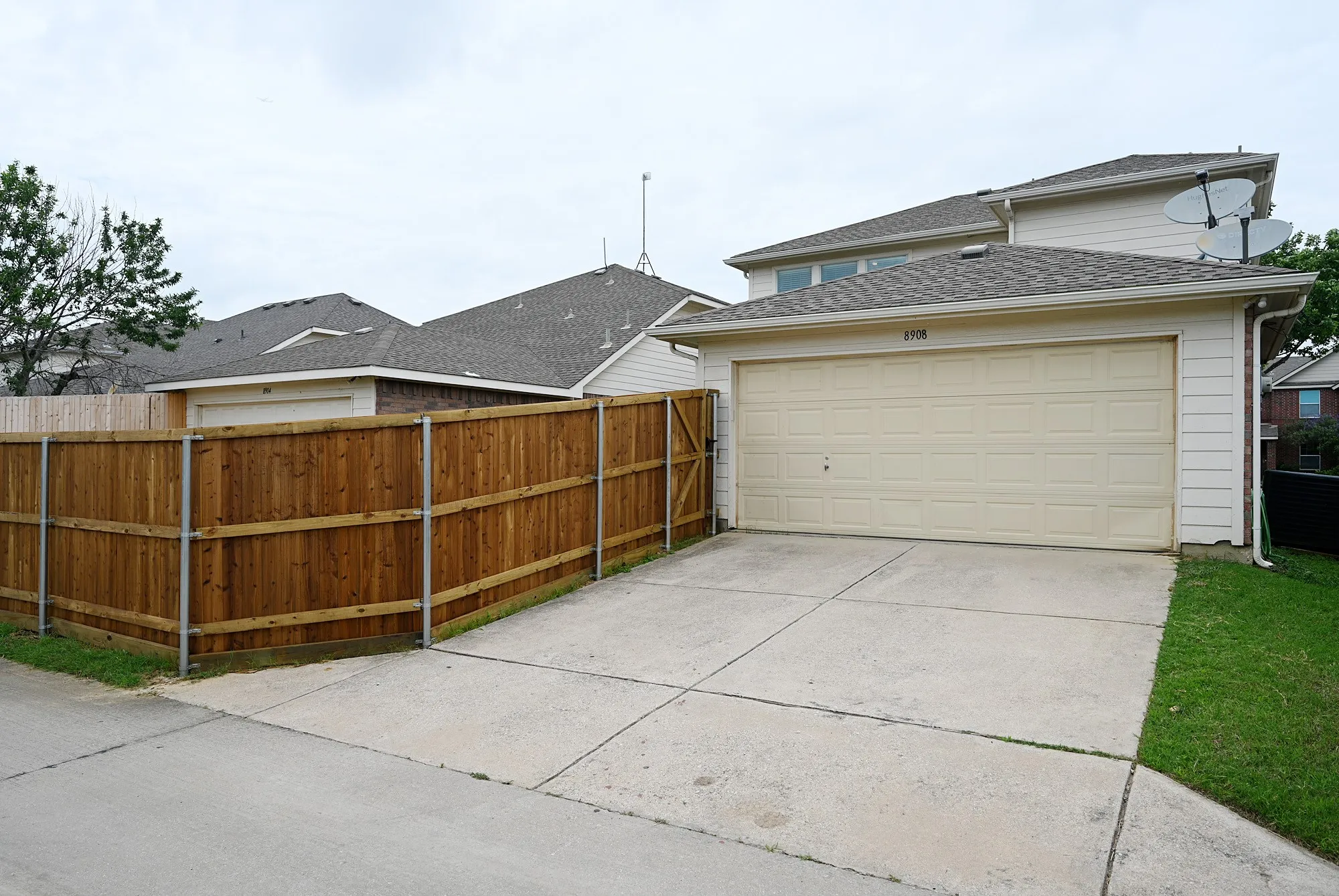 Single Family Residence For Rent in Denton County , 8908 Stewart Street, Cross Roads, Texas 76227, 4 Bedroom, 3 Bathroom, 2 Garage spaces, 2,162 Sqft, built in 2004, mls#21364894, Real Estate Agent in Cross Roads, Homes For Rent in Denton county, Homes For Rent in Cross Roads, Realtor in Cross Roads Texas, Real Estate Brokerage Independent Realty Texas, Luminita Cordes Realtor