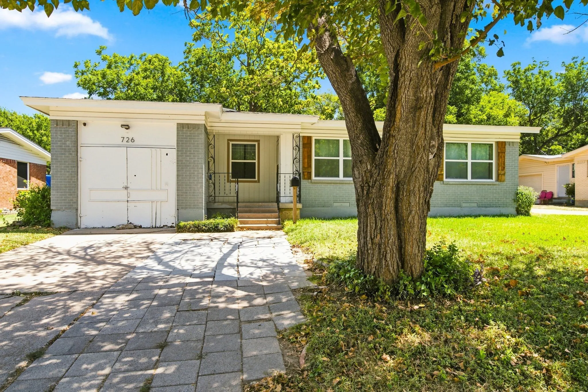 Single Family Residence For Sale in Dallas County , 726 N Carrier Parkway, Grand Prairie, Texas 75050, 3 Bedroom, 1 Bathroom, Garage spaces, 1,131 Sqft, built in 1954, mls#21325977, Real Estate Agent in Grand Prairie, Homes For Sale in Dallas county, Homes For Sale in Grand Prairie, Realtor in Grand Prairie Texas, Real Estate Brokerage Independent Realty Texas, Luminita Cordes Realtor