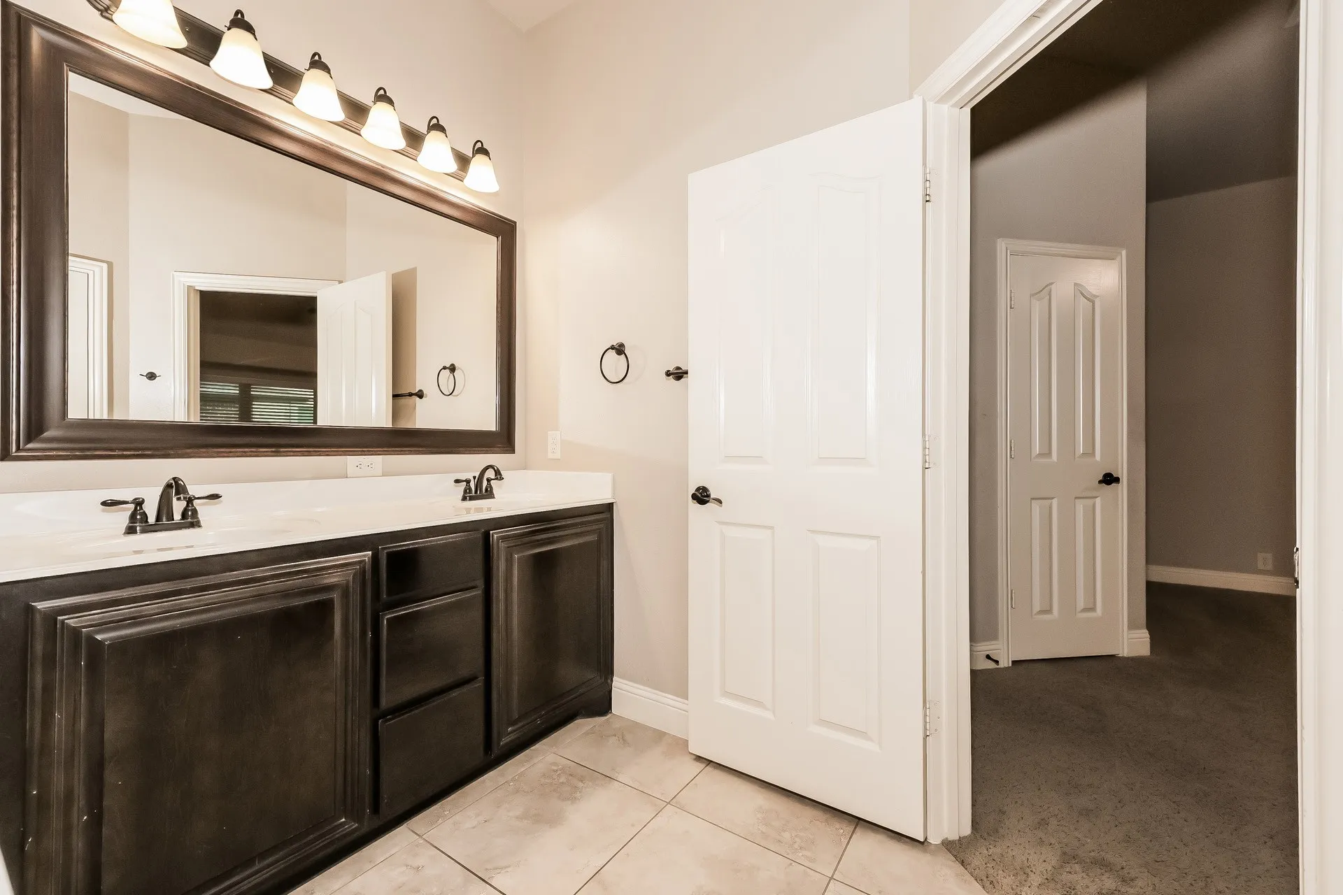 Single Family Residence For Sale in Johnson County , 1009 Rockcress Drive, Mansfield, Texas 76063, 4 Bedroom, 2 Bathroom, 2 Garage spaces, 2,037 Sqft, built in 2014, mls#21363352, Real Estate Agent in Mansfield, Homes For Sale in Johnson county, Homes For Sale in Mansfield, Realtor in Mansfield Texas, Real Estate Brokerage Independent Realty Texas, Luminita Cordes Realtor