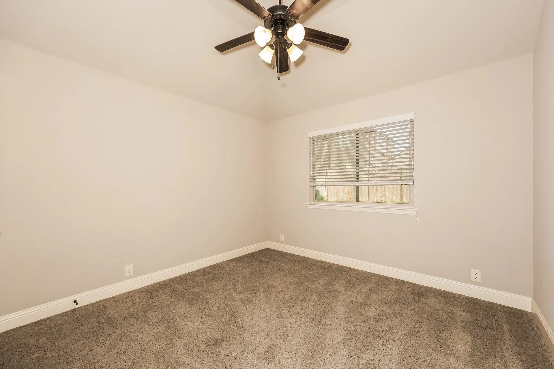 Single Family Residence For Sale in Johnson County , 1009 Rockcress Drive, Mansfield, Texas 76063, 4 Bedroom, 2 Bathroom, 2 Garage spaces, 2,037 Sqft, built in 2014, mls#21363352, Real Estate Agent in Mansfield, Homes For Sale in Johnson county, Homes For Sale in Mansfield, Realtor in Mansfield Texas, Real Estate Brokerage Independent Realty Texas, Luminita Cordes Realtor