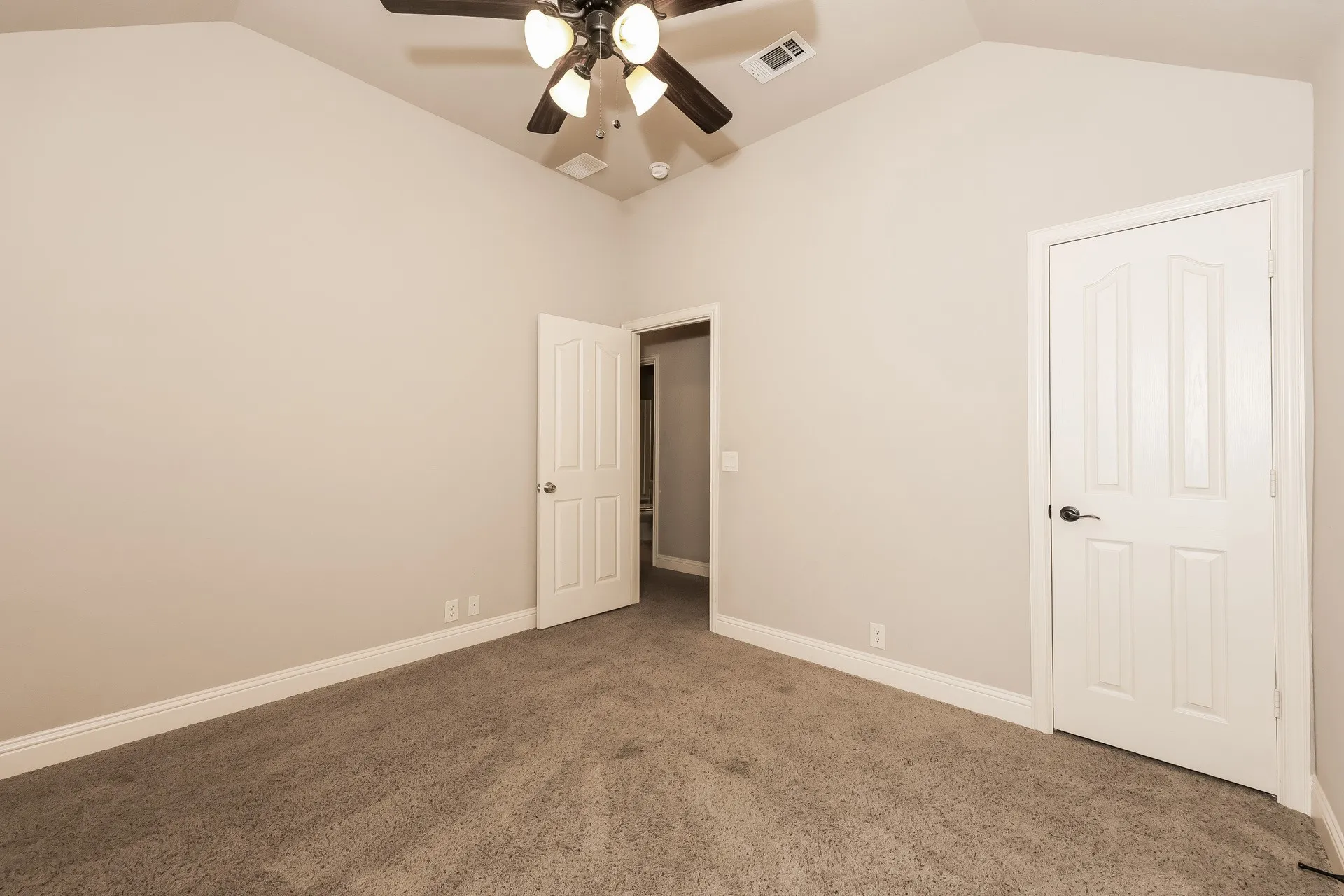 Single Family Residence For Sale in Johnson County , 1009 Rockcress Drive, Mansfield, Texas 76063, 4 Bedroom, 2 Bathroom, 2 Garage spaces, 2,037 Sqft, built in 2014, mls#21363352, Real Estate Agent in Mansfield, Homes For Sale in Johnson county, Homes For Sale in Mansfield, Realtor in Mansfield Texas, Real Estate Brokerage Independent Realty Texas, Luminita Cordes Realtor