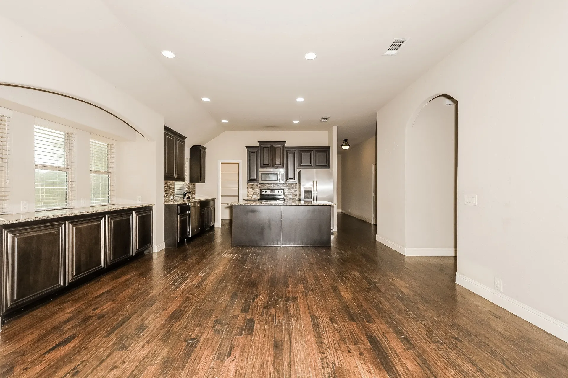 Single Family Residence For Sale in Johnson County , 1009 Rockcress Drive, Mansfield, Texas 76063, 4 Bedroom, 2 Bathroom, 2 Garage spaces, 2,037 Sqft, built in 2014, mls#21363352, Real Estate Agent in Mansfield, Homes For Sale in Johnson county, Homes For Sale in Mansfield, Realtor in Mansfield Texas, Real Estate Brokerage Independent Realty Texas, Luminita Cordes Realtor