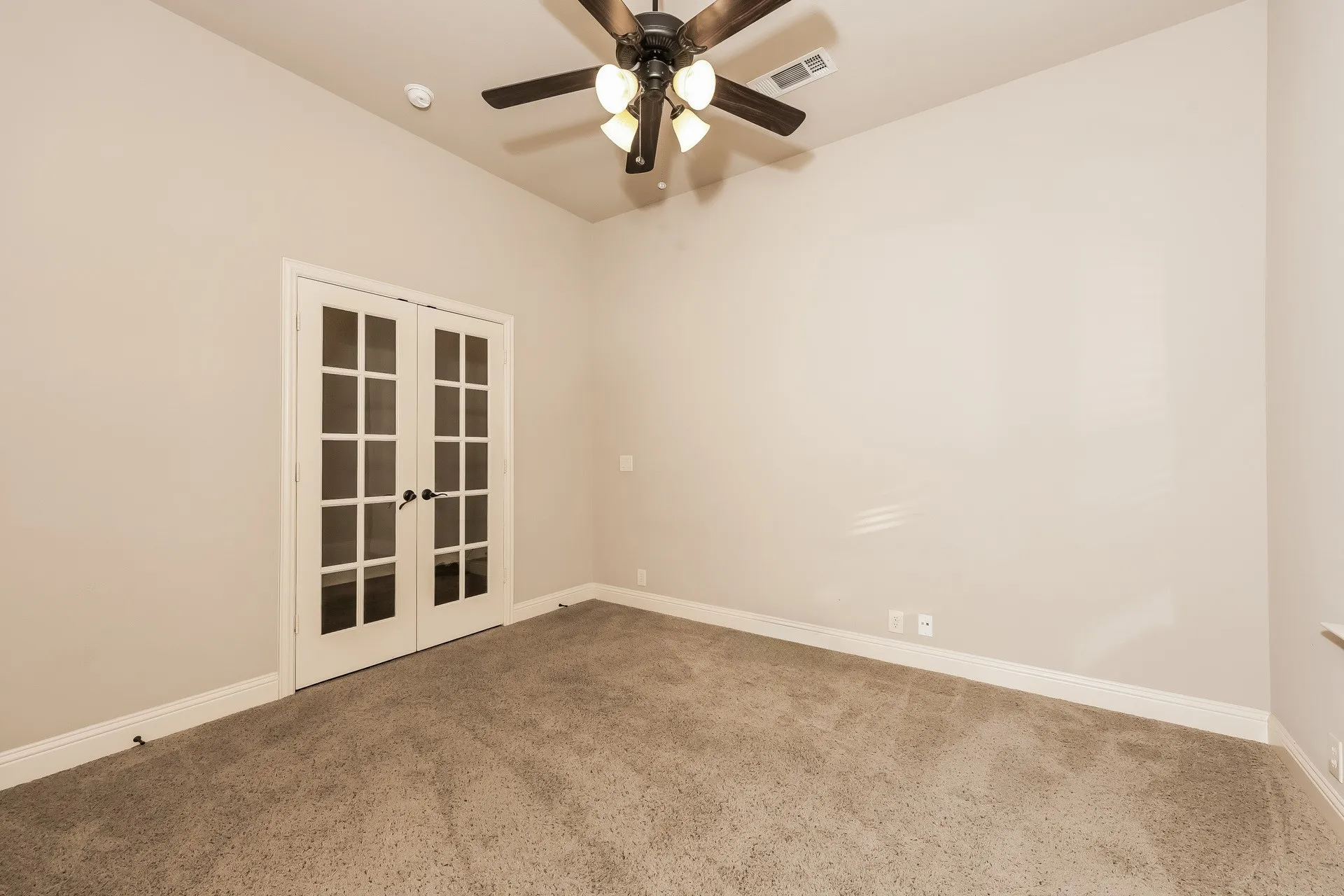 Single Family Residence For Sale in Johnson County , 1009 Rockcress Drive, Mansfield, Texas 76063, 4 Bedroom, 2 Bathroom, 2 Garage spaces, 2,037 Sqft, built in 2014, mls#21363352, Real Estate Agent in Mansfield, Homes For Sale in Johnson county, Homes For Sale in Mansfield, Realtor in Mansfield Texas, Real Estate Brokerage Independent Realty Texas, Luminita Cordes Realtor