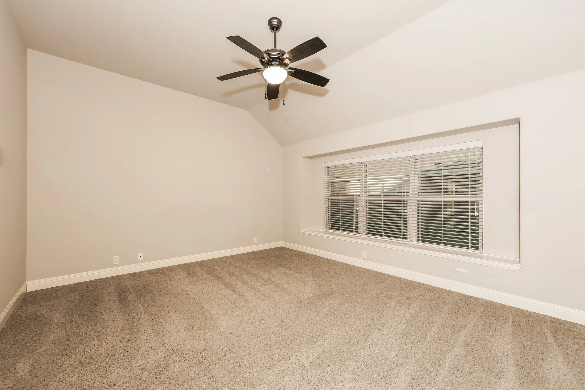 Single Family Residence For Sale in Johnson County , 1009 Rockcress Drive, Mansfield, Texas 76063, 4 Bedroom, 2 Bathroom, 2 Garage spaces, 2,037 Sqft, built in 2014, mls#21363352, Real Estate Agent in Mansfield, Homes For Sale in Johnson county, Homes For Sale in Mansfield, Realtor in Mansfield Texas, Real Estate Brokerage Independent Realty Texas, Luminita Cordes Realtor