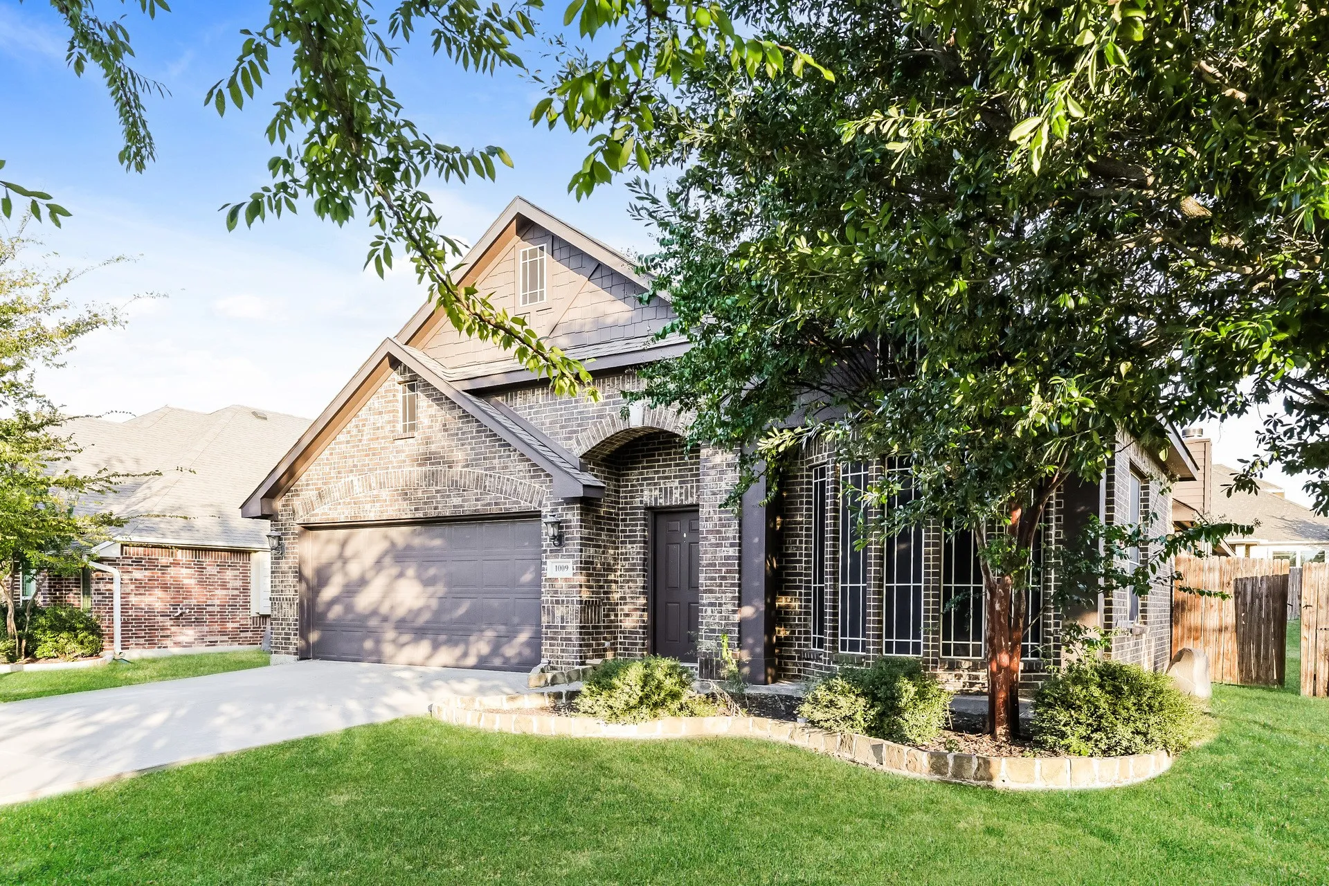 Single Family Residence For Sale in Johnson County , 1009 Rockcress Drive, Mansfield, Texas 76063, 4 Bedroom, 2 Bathroom, 2 Garage spaces, 2,037 Sqft, built in 2014, mls#21363352, Real Estate Agent in Mansfield, Homes For Sale in Johnson county, Homes For Sale in Mansfield, Realtor in Mansfield Texas, Real Estate Brokerage Independent Realty Texas, Luminita Cordes Realtor