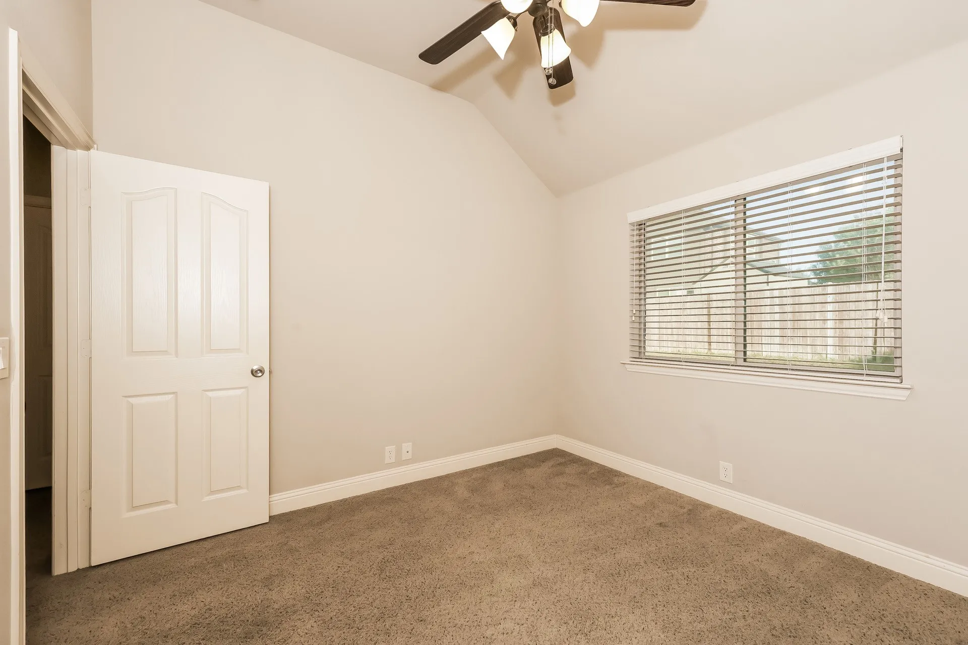 Single Family Residence For Sale in Johnson County , 1009 Rockcress Drive, Mansfield, Texas 76063, 4 Bedroom, 2 Bathroom, 2 Garage spaces, 2,037 Sqft, built in 2014, mls#21363352, Real Estate Agent in Mansfield, Homes For Sale in Johnson county, Homes For Sale in Mansfield, Realtor in Mansfield Texas, Real Estate Brokerage Independent Realty Texas, Luminita Cordes Realtor