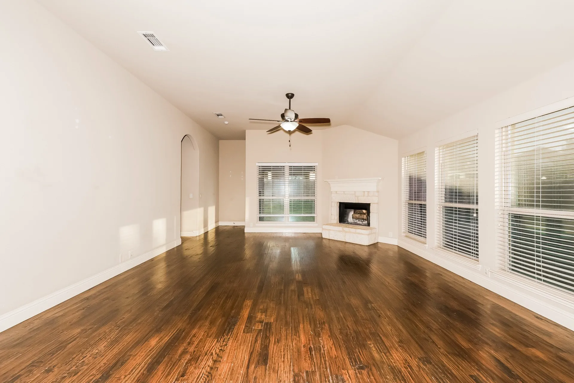Single Family Residence For Sale in Johnson County , 1009 Rockcress Drive, Mansfield, Texas 76063, 4 Bedroom, 2 Bathroom, 2 Garage spaces, 2,037 Sqft, built in 2014, mls#21363352, Real Estate Agent in Mansfield, Homes For Sale in Johnson county, Homes For Sale in Mansfield, Realtor in Mansfield Texas, Real Estate Brokerage Independent Realty Texas, Luminita Cordes Realtor