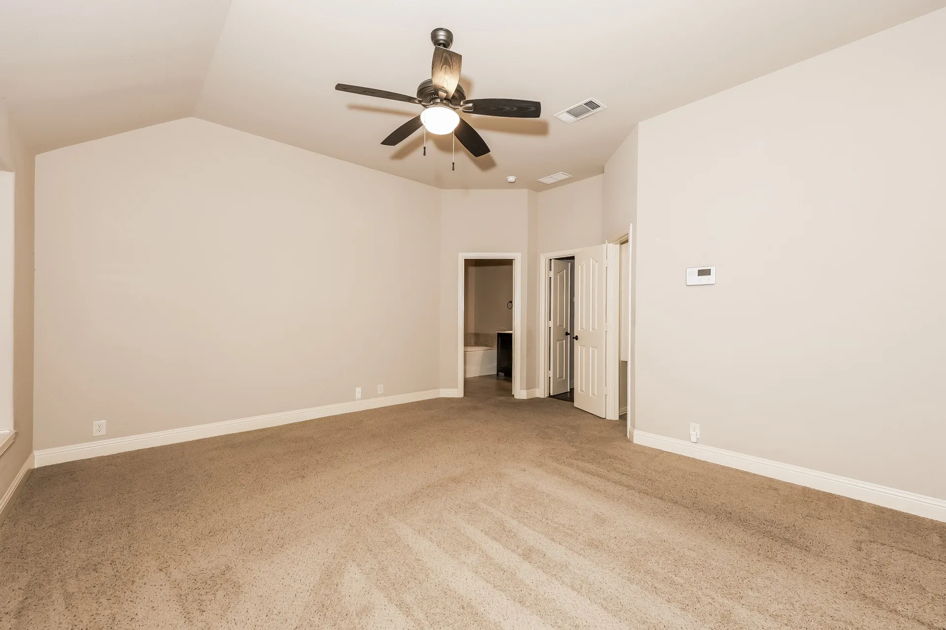 Single Family Residence For Sale in Johnson County , 1009 Rockcress Drive, Mansfield, Texas 76063, 4 Bedroom, 2 Bathroom, 2 Garage spaces, 2,037 Sqft, built in 2014, mls#21363352, Real Estate Agent in Mansfield, Homes For Sale in Johnson county, Homes For Sale in Mansfield, Realtor in Mansfield Texas, Real Estate Brokerage Independent Realty Texas, Luminita Cordes Realtor