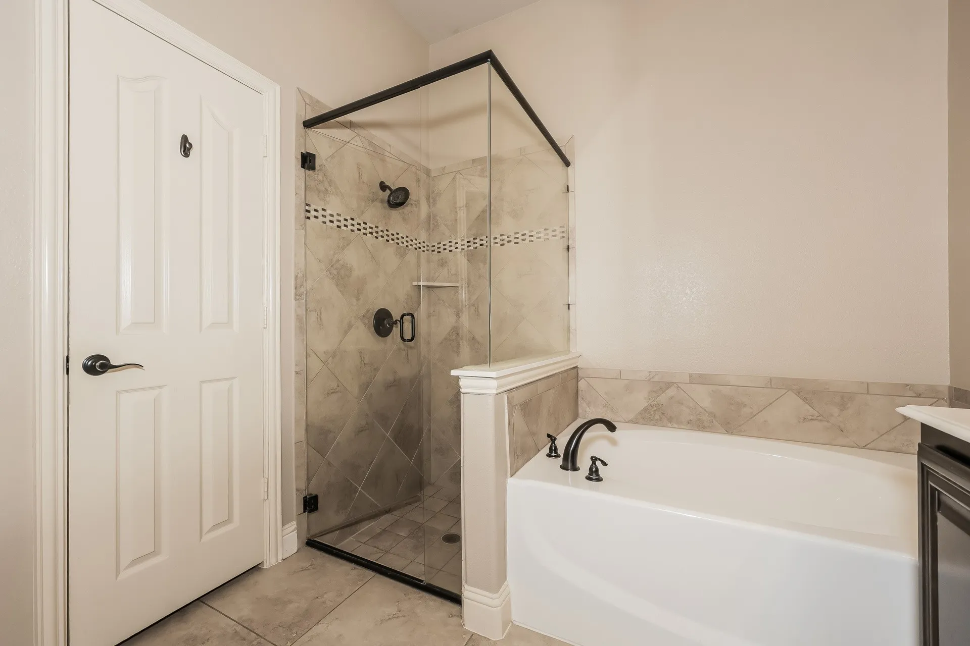 Single Family Residence For Sale in Johnson County , 1009 Rockcress Drive, Mansfield, Texas 76063, 4 Bedroom, 2 Bathroom, 2 Garage spaces, 2,037 Sqft, built in 2014, mls#21363352, Real Estate Agent in Mansfield, Homes For Sale in Johnson county, Homes For Sale in Mansfield, Realtor in Mansfield Texas, Real Estate Brokerage Independent Realty Texas, Luminita Cordes Realtor