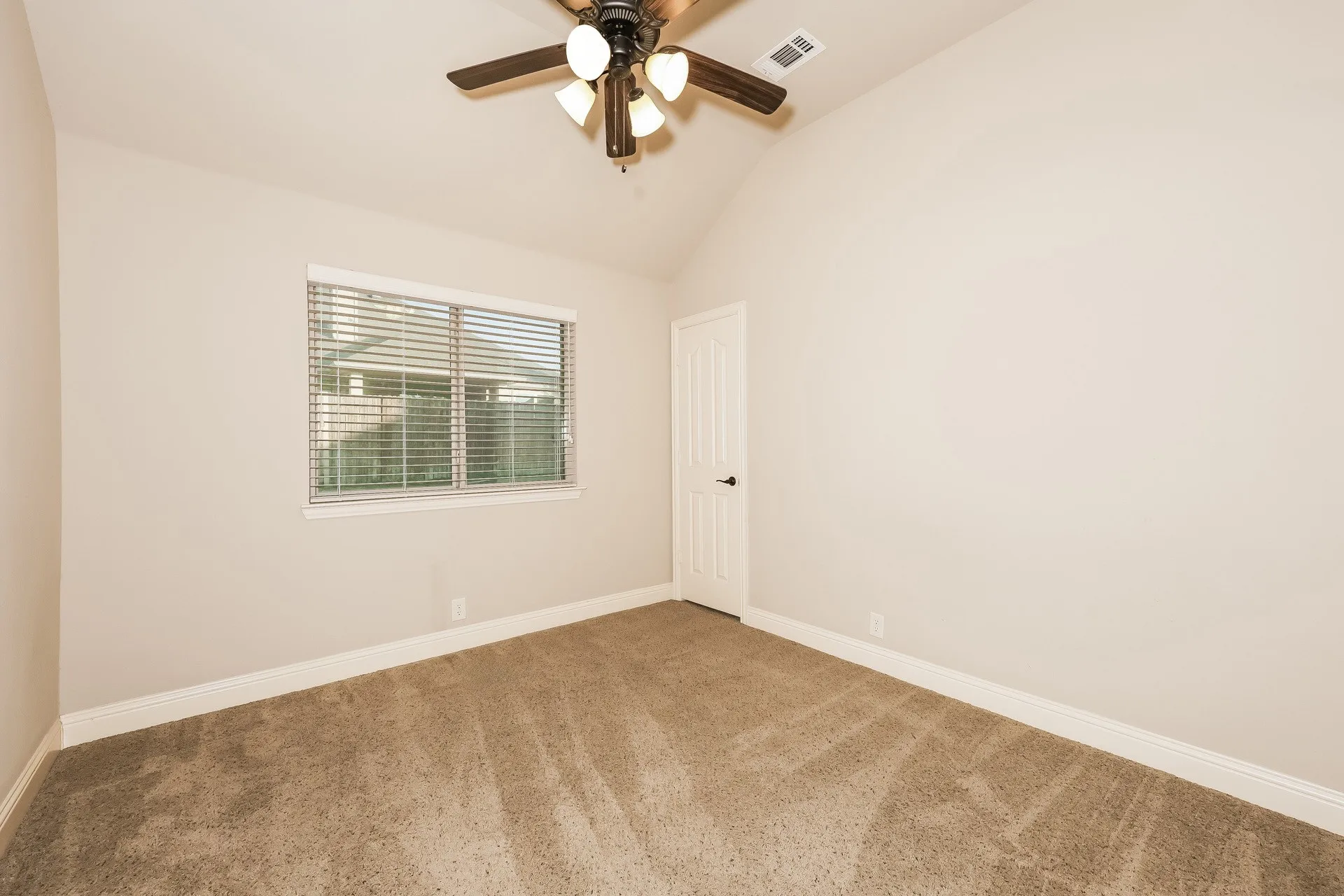 Single Family Residence For Sale in Johnson County , 1009 Rockcress Drive, Mansfield, Texas 76063, 4 Bedroom, 2 Bathroom, 2 Garage spaces, 2,037 Sqft, built in 2014, mls#21363352, Real Estate Agent in Mansfield, Homes For Sale in Johnson county, Homes For Sale in Mansfield, Realtor in Mansfield Texas, Real Estate Brokerage Independent Realty Texas, Luminita Cordes Realtor