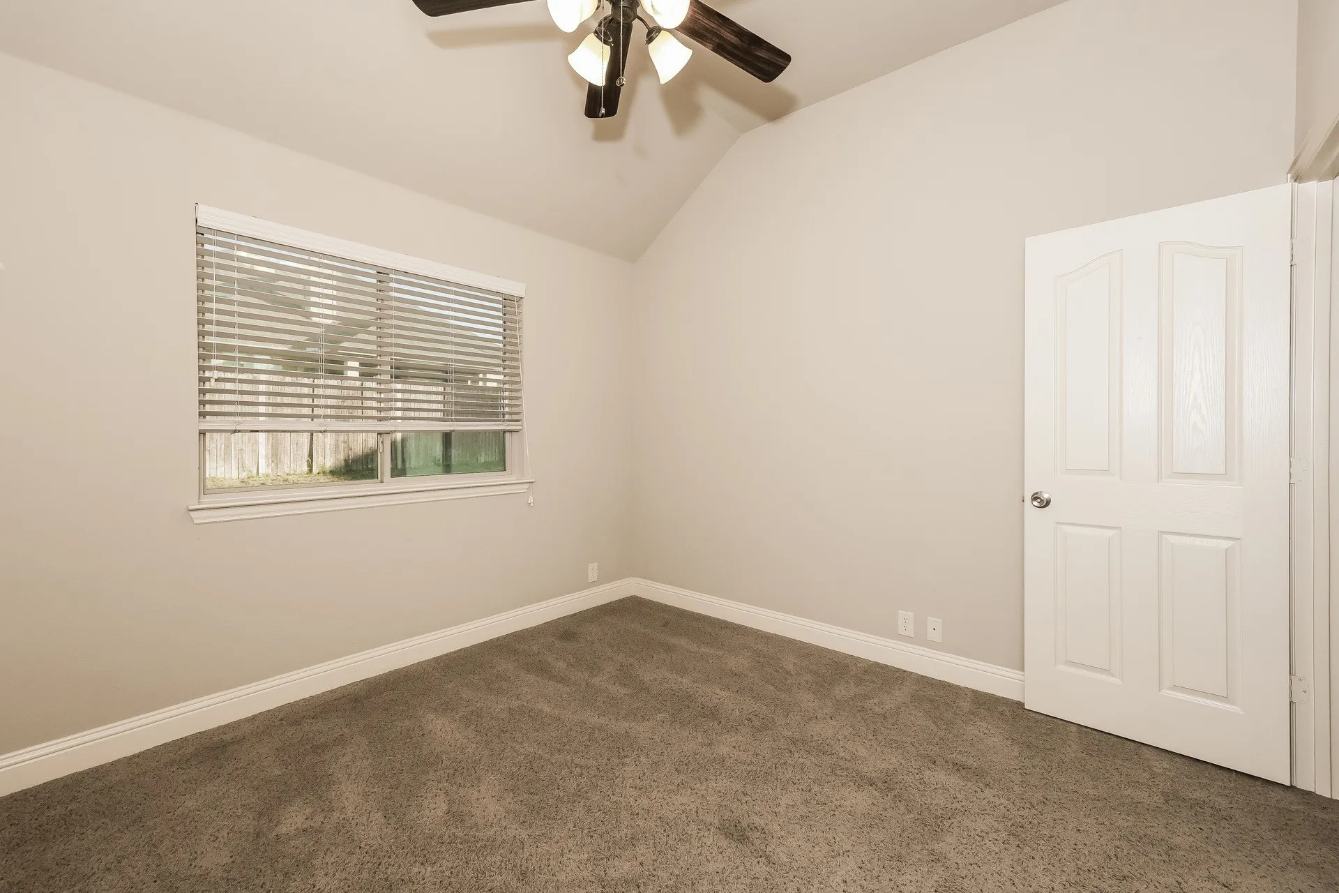 Single Family Residence For Sale in Johnson County , 1009 Rockcress Drive, Mansfield, Texas 76063, 4 Bedroom, 2 Bathroom, 2 Garage spaces, 2,037 Sqft, built in 2014, mls#21363352, Real Estate Agent in Mansfield, Homes For Sale in Johnson county, Homes For Sale in Mansfield, Realtor in Mansfield Texas, Real Estate Brokerage Independent Realty Texas, Luminita Cordes Realtor