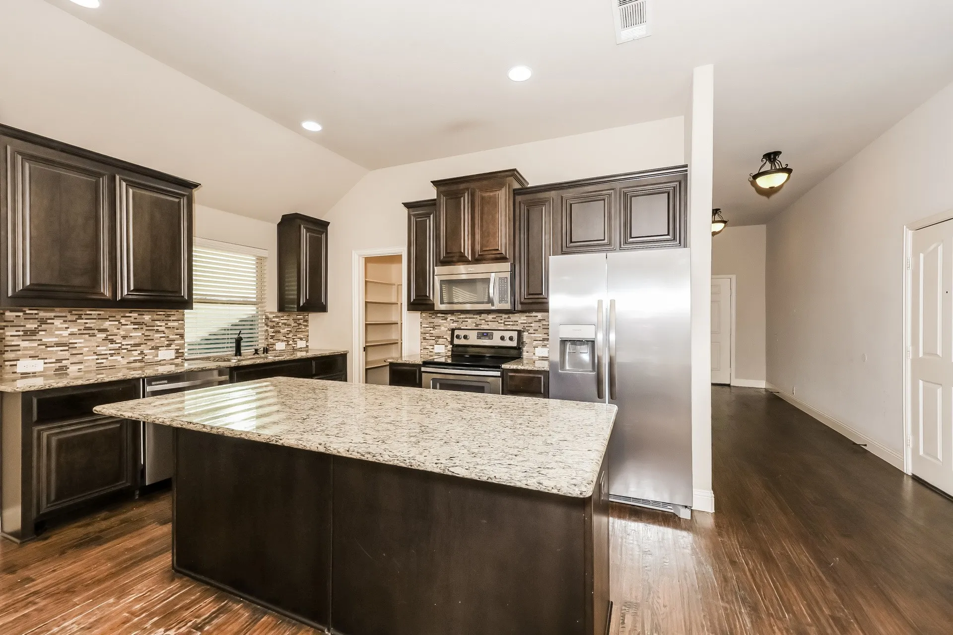 Single Family Residence For Sale in Johnson County , 1009 Rockcress Drive, Mansfield, Texas 76063, 4 Bedroom, 2 Bathroom, 2 Garage spaces, 2,037 Sqft, built in 2014, mls#21363352, Real Estate Agent in Mansfield, Homes For Sale in Johnson county, Homes For Sale in Mansfield, Realtor in Mansfield Texas, Real Estate Brokerage Independent Realty Texas, Luminita Cordes Realtor
