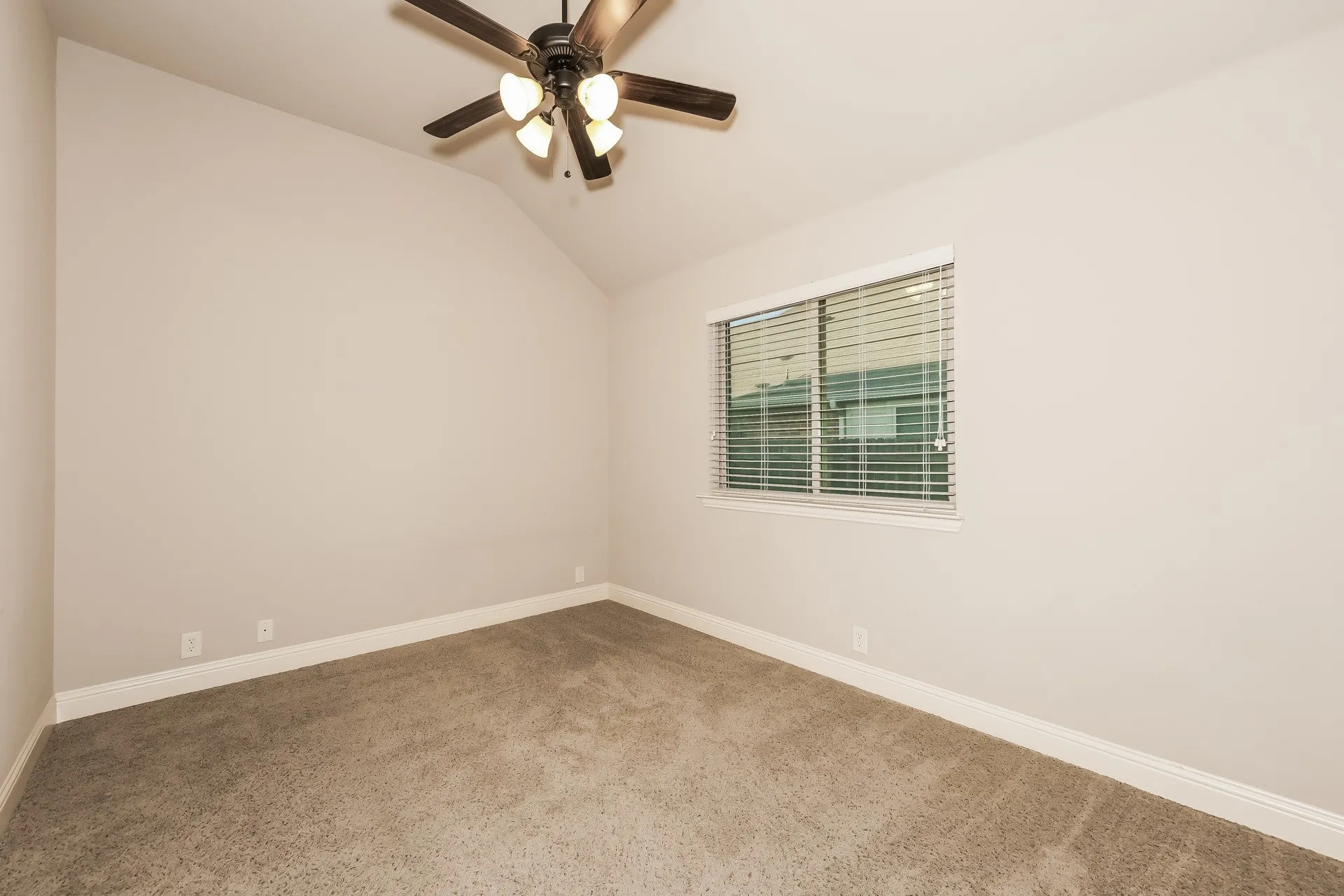Single Family Residence For Sale in Johnson County , 1009 Rockcress Drive, Mansfield, Texas 76063, 4 Bedroom, 2 Bathroom, 2 Garage spaces, 2,037 Sqft, built in 2014, mls#21363352, Real Estate Agent in Mansfield, Homes For Sale in Johnson county, Homes For Sale in Mansfield, Realtor in Mansfield Texas, Real Estate Brokerage Independent Realty Texas, Luminita Cordes Realtor