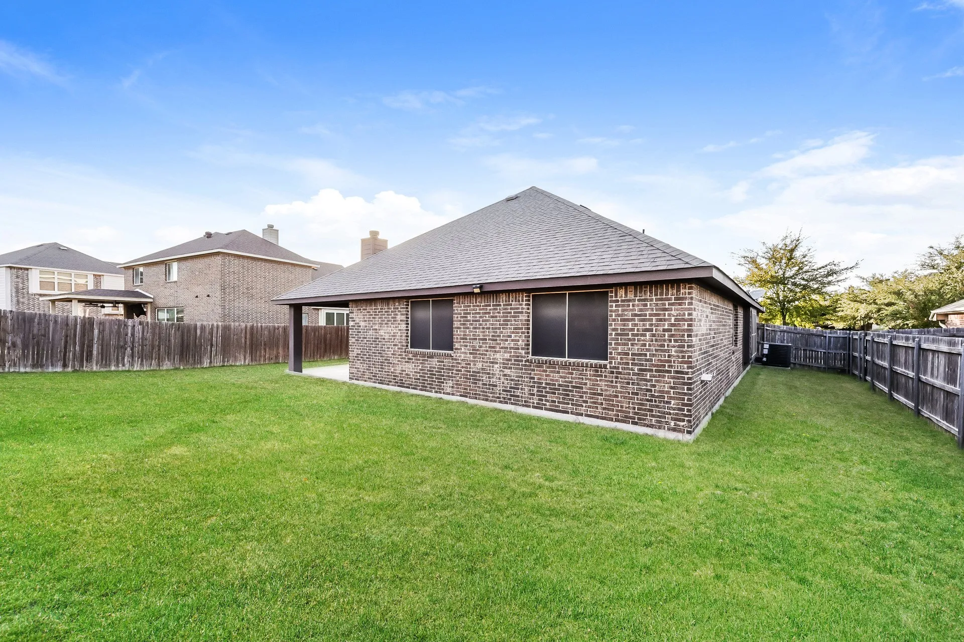 Single Family Residence For Sale in Johnson County , 1009 Rockcress Drive, Mansfield, Texas 76063, 4 Bedroom, 2 Bathroom, 2 Garage spaces, 2,037 Sqft, built in 2014, mls#21363352, Real Estate Agent in Mansfield, Homes For Sale in Johnson county, Homes For Sale in Mansfield, Realtor in Mansfield Texas, Real Estate Brokerage Independent Realty Texas, Luminita Cordes Realtor