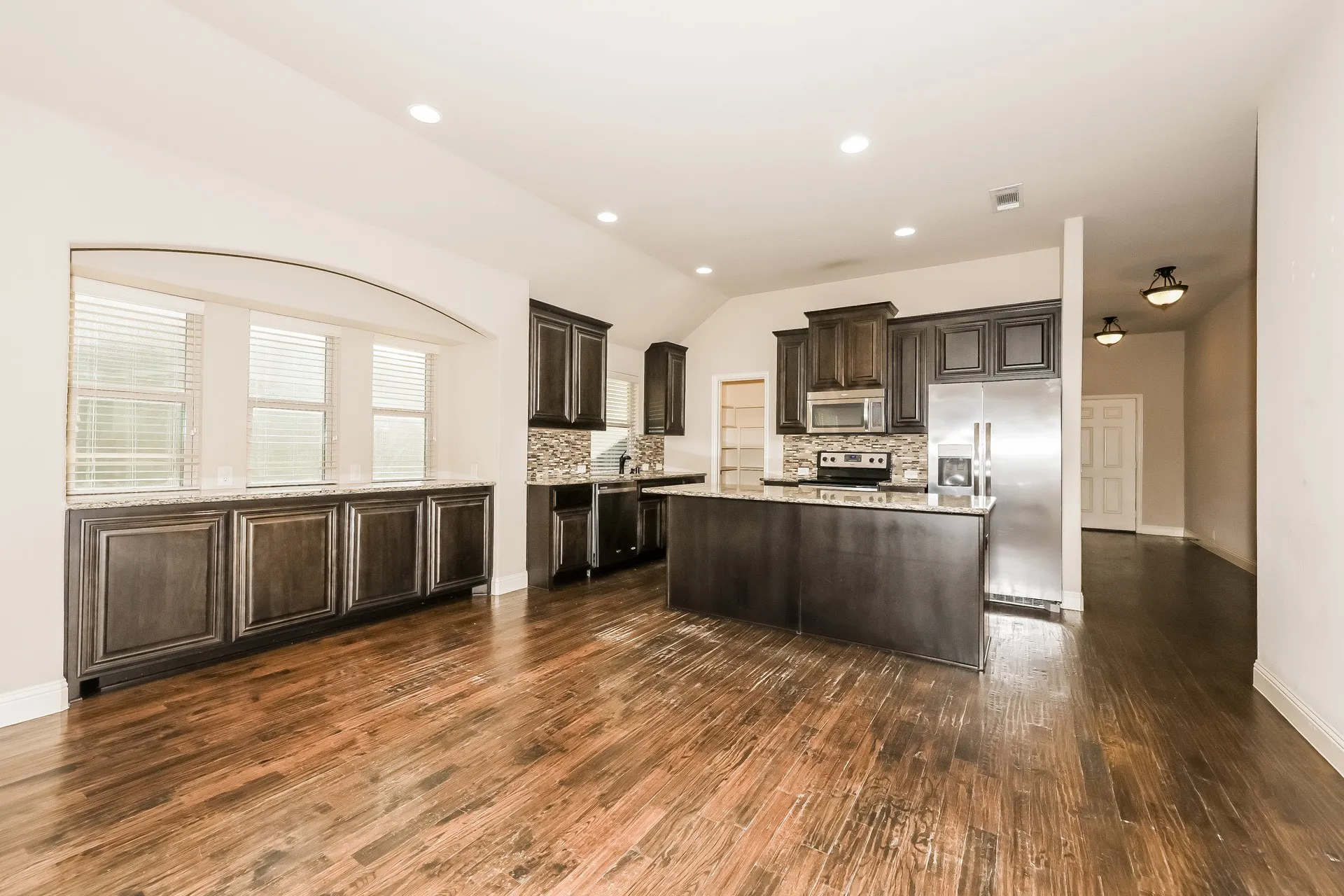 Single Family Residence For Sale in Johnson County , 1009 Rockcress Drive, Mansfield, Texas 76063, 4 Bedroom, 2 Bathroom, 2 Garage spaces, 2,037 Sqft, built in 2014, mls#21363352, Real Estate Agent in Mansfield, Homes For Sale in Johnson county, Homes For Sale in Mansfield, Realtor in Mansfield Texas, Real Estate Brokerage Independent Realty Texas, Luminita Cordes Realtor