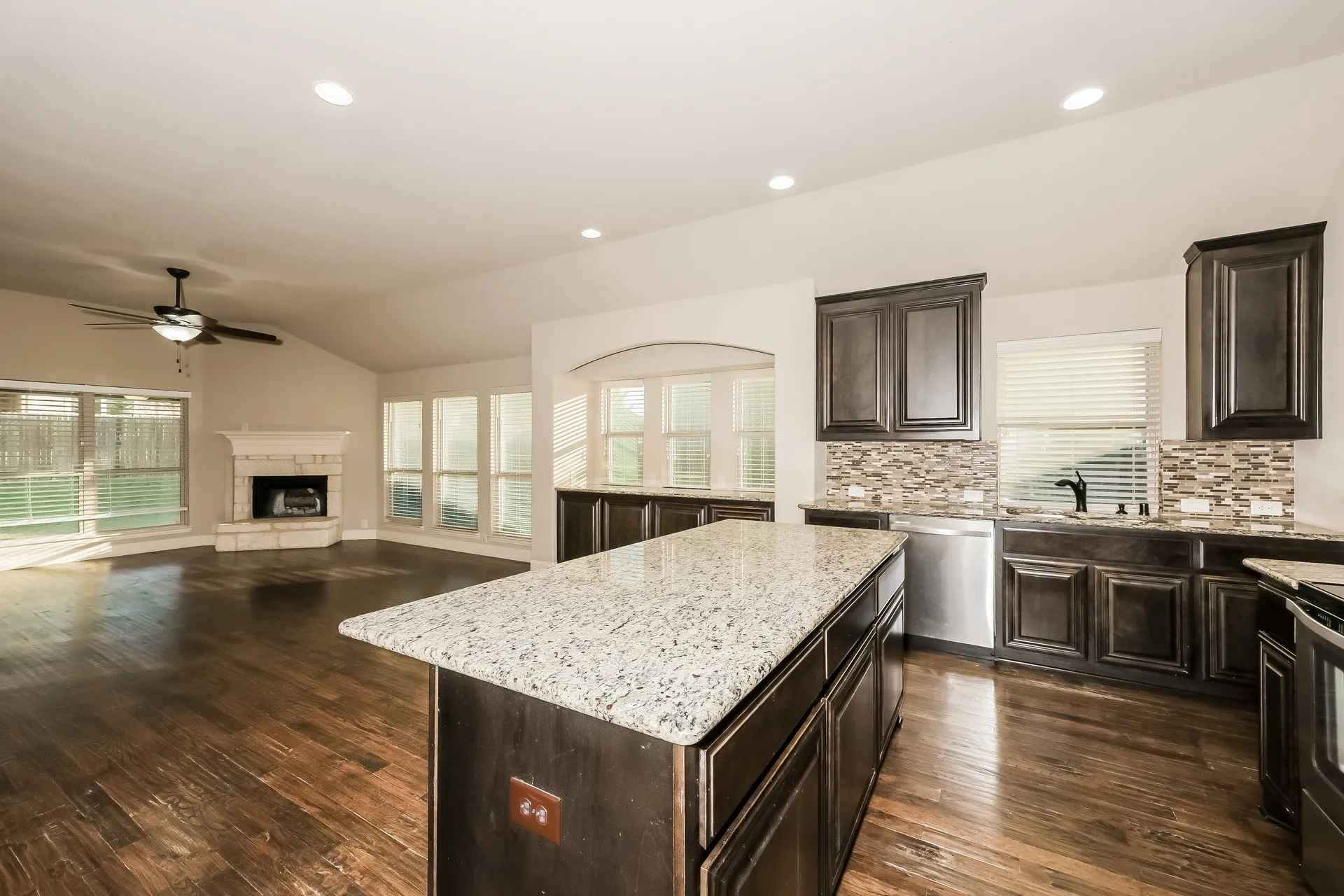 Single Family Residence For Sale in Johnson County , 1009 Rockcress Drive, Mansfield, Texas 76063, 4 Bedroom, 2 Bathroom, 2 Garage spaces, 2,037 Sqft, built in 2014, mls#21363352, Real Estate Agent in Mansfield, Homes For Sale in Johnson county, Homes For Sale in Mansfield, Realtor in Mansfield Texas, Real Estate Brokerage Independent Realty Texas, Luminita Cordes Realtor