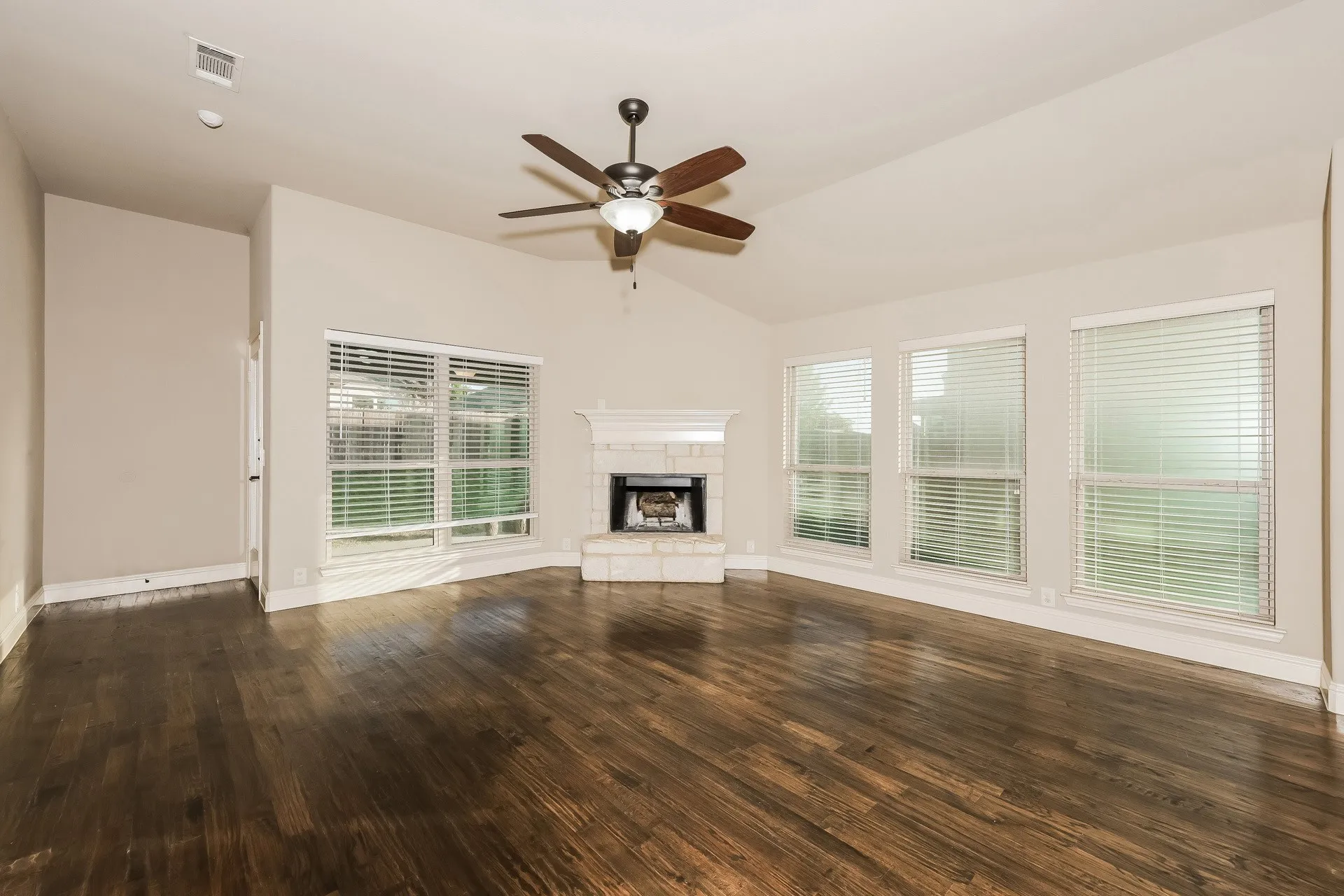 Single Family Residence For Sale in Johnson County , 1009 Rockcress Drive, Mansfield, Texas 76063, 4 Bedroom, 2 Bathroom, 2 Garage spaces, 2,037 Sqft, built in 2014, mls#21363352, Real Estate Agent in Mansfield, Homes For Sale in Johnson county, Homes For Sale in Mansfield, Realtor in Mansfield Texas, Real Estate Brokerage Independent Realty Texas, Luminita Cordes Realtor