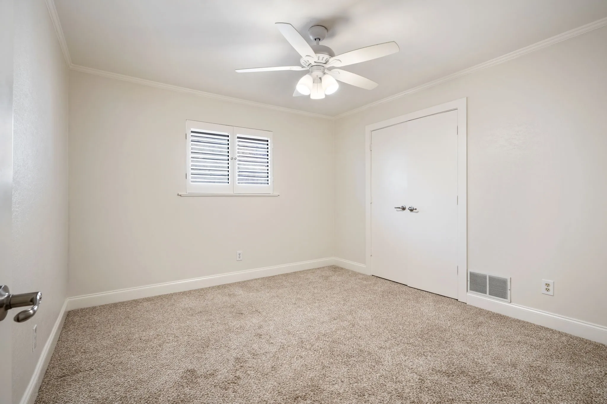 Single Family Residence For Sale in Dallas County , 10115 Laingtree Drive, Dallas, Texas 75243, 4 Bedroom, 3 Bathroom, 2 Garage spaces, 2,420 Sqft, built in 1976, mls#21363119, Real Estate Agent in Dallas, Homes For Sale in Dallas county, Homes For Sale in Dallas, Realtor in Dallas Texas, Real Estate Brokerage Independent Realty Texas, Luminita Cordes Realtor