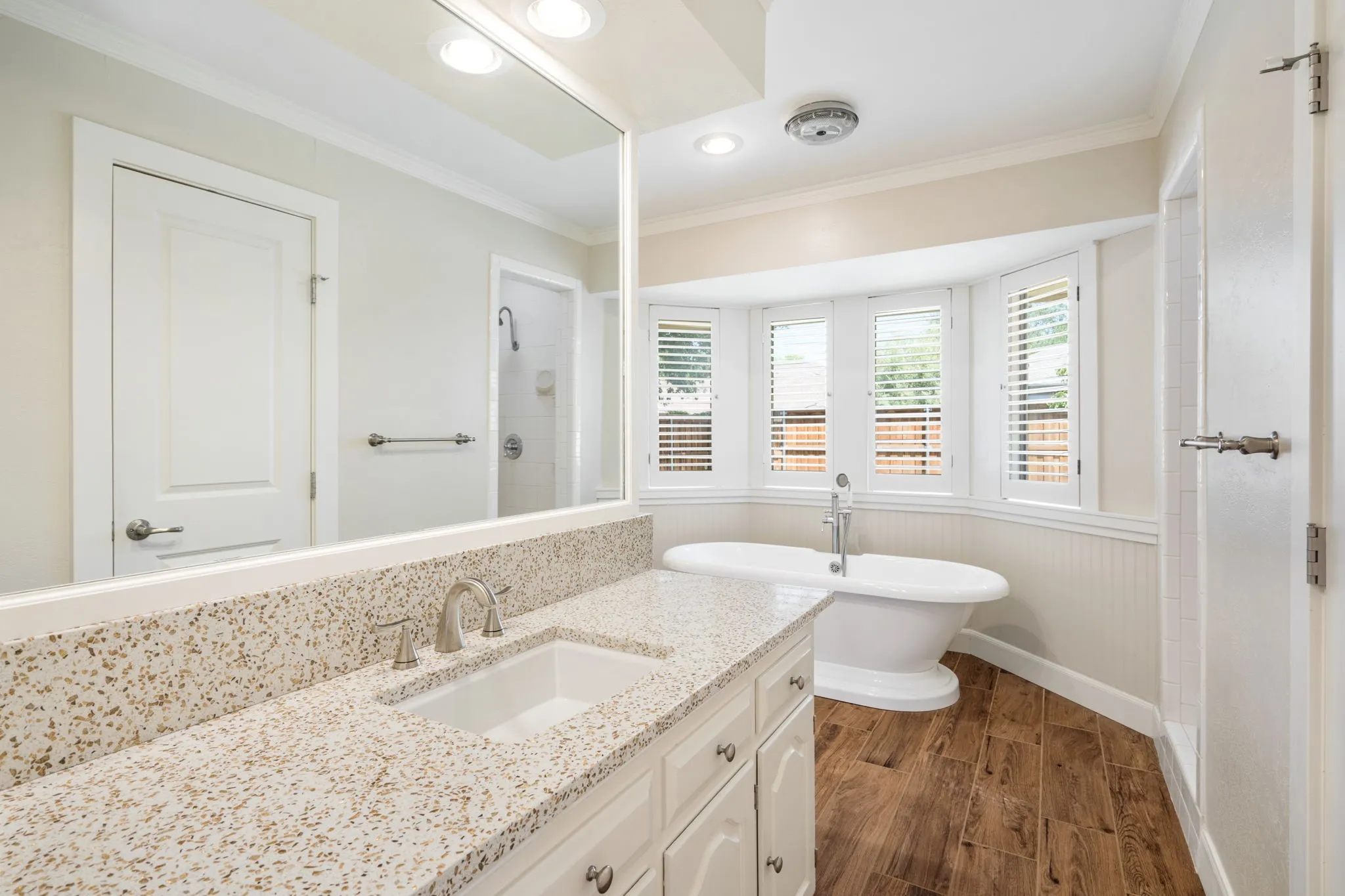 Single Family Residence For Sale in Dallas County , 10115 Laingtree Drive, Dallas, Texas 75243, 4 Bedroom, 3 Bathroom, 2 Garage spaces, 2,420 Sqft, built in 1976, mls#21363119, Real Estate Agent in Dallas, Homes For Sale in Dallas county, Homes For Sale in Dallas, Realtor in Dallas Texas, Real Estate Brokerage Independent Realty Texas, Luminita Cordes Realtor