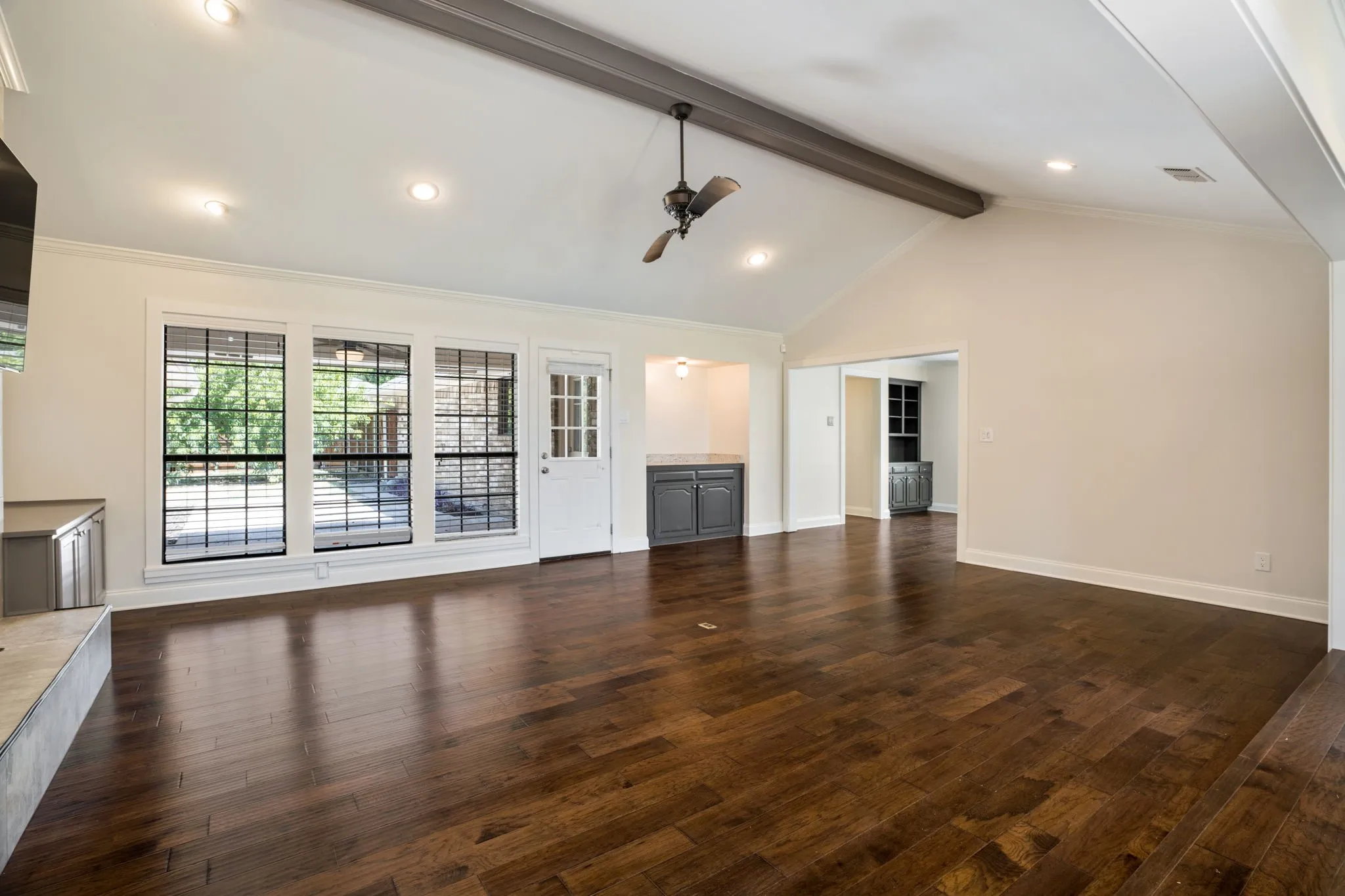 Single Family Residence For Sale in Dallas County , 10115 Laingtree Drive, Dallas, Texas 75243, 4 Bedroom, 3 Bathroom, 2 Garage spaces, 2,420 Sqft, built in 1976, mls#21363119, Real Estate Agent in Dallas, Homes For Sale in Dallas county, Homes For Sale in Dallas, Realtor in Dallas Texas, Real Estate Brokerage Independent Realty Texas, Luminita Cordes Realtor