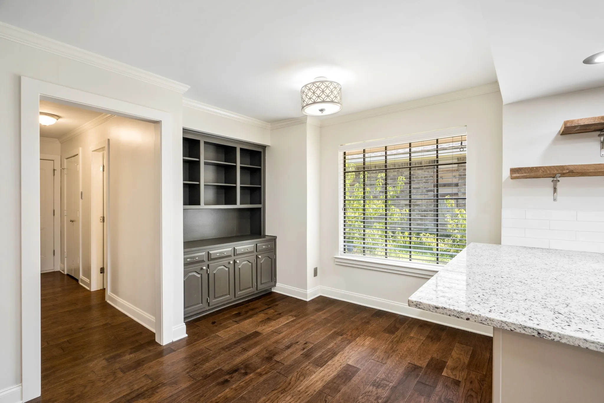 Single Family Residence For Sale in Dallas County , 10115 Laingtree Drive, Dallas, Texas 75243, 4 Bedroom, 3 Bathroom, 2 Garage spaces, 2,420 Sqft, built in 1976, mls#21363119, Real Estate Agent in Dallas, Homes For Sale in Dallas county, Homes For Sale in Dallas, Realtor in Dallas Texas, Real Estate Brokerage Independent Realty Texas, Luminita Cordes Realtor