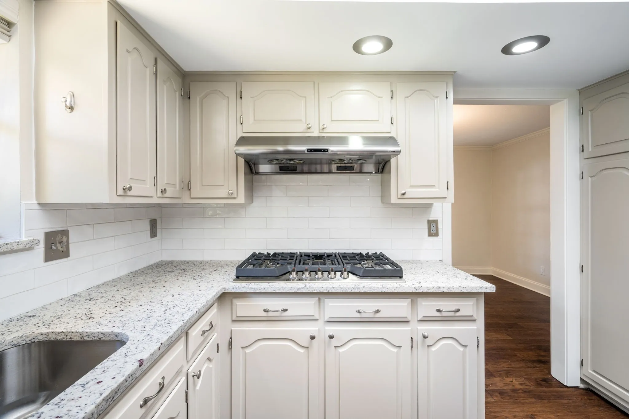 Single Family Residence For Sale in Dallas County , 10115 Laingtree Drive, Dallas, Texas 75243, 4 Bedroom, 3 Bathroom, 2 Garage spaces, 2,420 Sqft, built in 1976, mls#21363119, Real Estate Agent in Dallas, Homes For Sale in Dallas county, Homes For Sale in Dallas, Realtor in Dallas Texas, Real Estate Brokerage Independent Realty Texas, Luminita Cordes Realtor