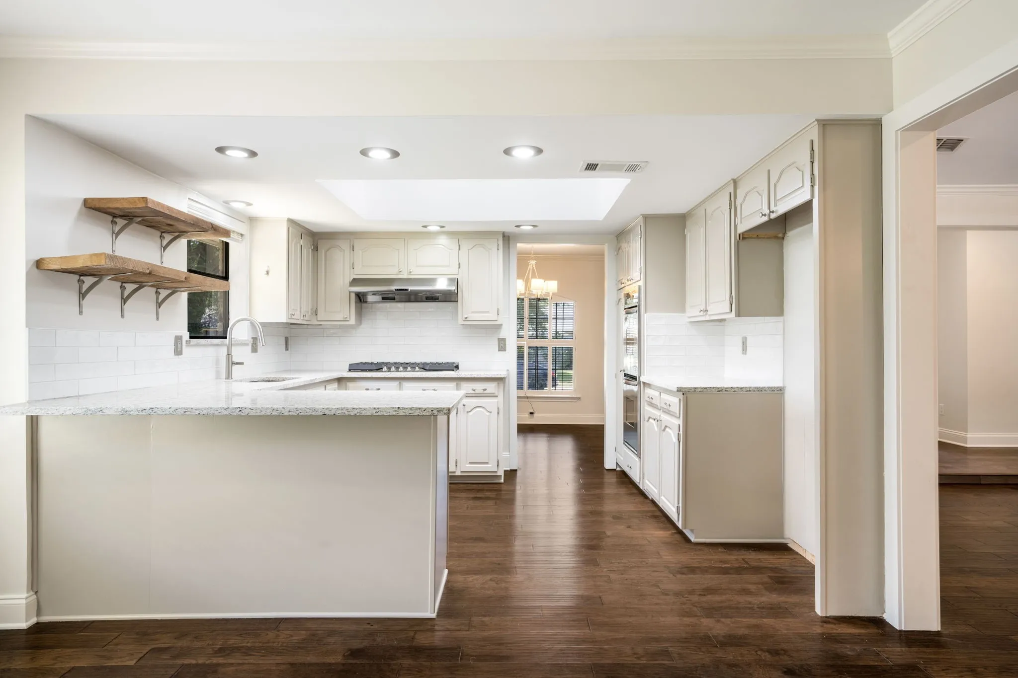 Single Family Residence For Sale in Dallas County , 10115 Laingtree Drive, Dallas, Texas 75243, 4 Bedroom, 3 Bathroom, 2 Garage spaces, 2,420 Sqft, built in 1976, mls#21363119, Real Estate Agent in Dallas, Homes For Sale in Dallas county, Homes For Sale in Dallas, Realtor in Dallas Texas, Real Estate Brokerage Independent Realty Texas, Luminita Cordes Realtor