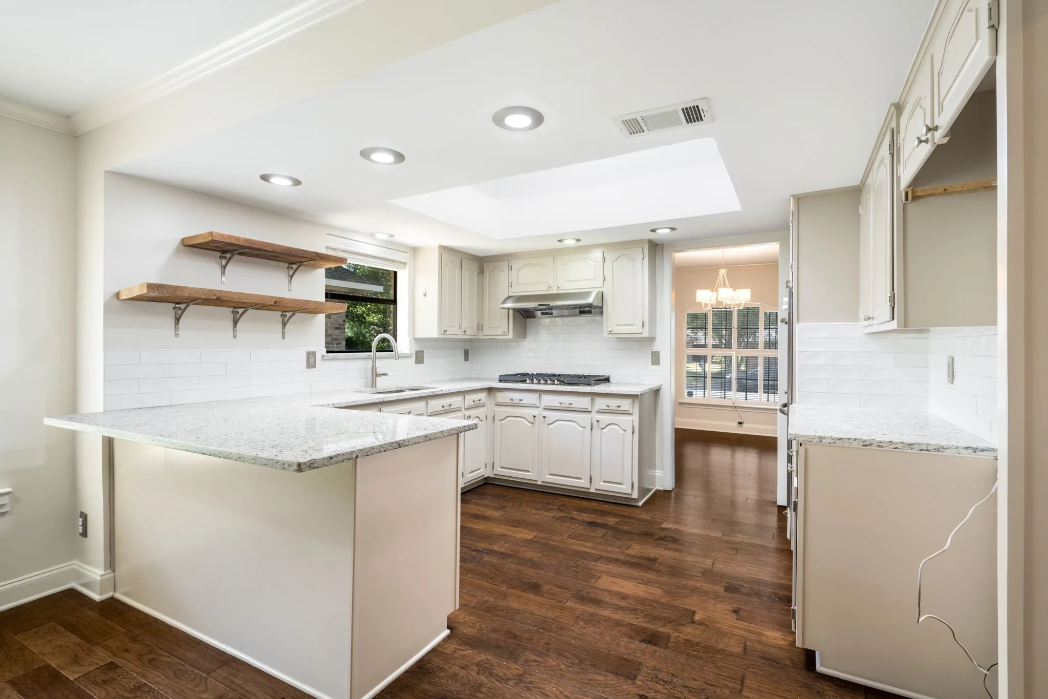 Single Family Residence For Sale in Dallas County , 10115 Laingtree Drive, Dallas, Texas 75243, 4 Bedroom, 3 Bathroom, 2 Garage spaces, 2,420 Sqft, built in 1976, mls#21363119, Real Estate Agent in Dallas, Homes For Sale in Dallas county, Homes For Sale in Dallas, Realtor in Dallas Texas, Real Estate Brokerage Independent Realty Texas, Luminita Cordes Realtor