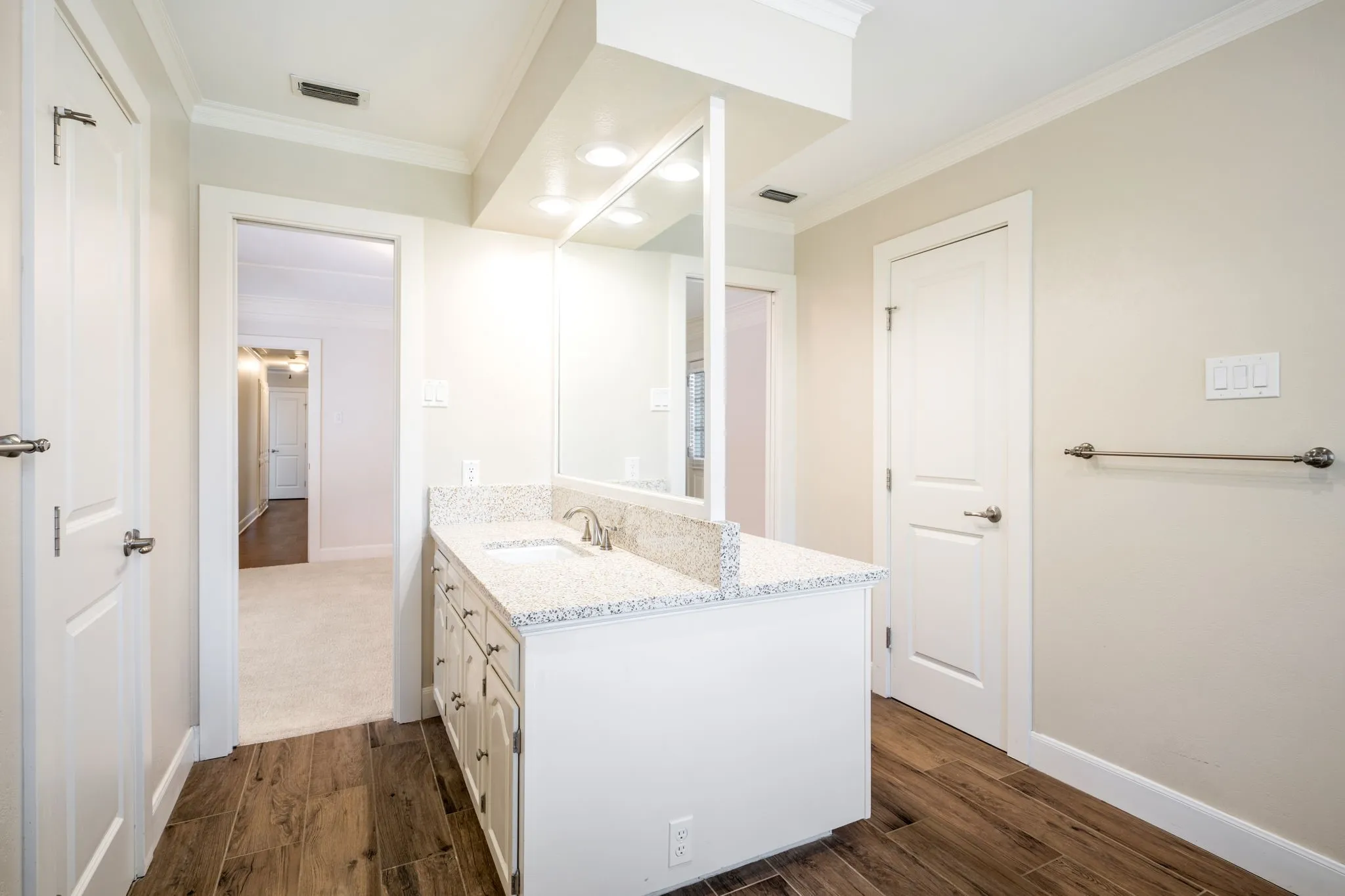 Single Family Residence For Sale in Dallas County , 10115 Laingtree Drive, Dallas, Texas 75243, 4 Bedroom, 3 Bathroom, 2 Garage spaces, 2,420 Sqft, built in 1976, mls#21363119, Real Estate Agent in Dallas, Homes For Sale in Dallas county, Homes For Sale in Dallas, Realtor in Dallas Texas, Real Estate Brokerage Independent Realty Texas, Luminita Cordes Realtor