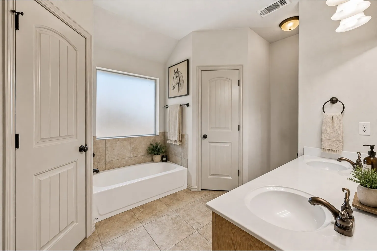 Single Family Residence For Sale in Parker County , 1245 Newcastle Drive, Weatherford, Texas 76086, 3 Bedroom, 2 Bathroom, 2 Garage spaces, 1,460 Sqft, built in 2014, mls#21364686, Real Estate Agent in Weatherford, Homes For Sale in Parker county, Homes For Sale in Weatherford, Realtor in Weatherford Texas, Real Estate Brokerage Independent Realty Texas, Luminita Cordes Realtor