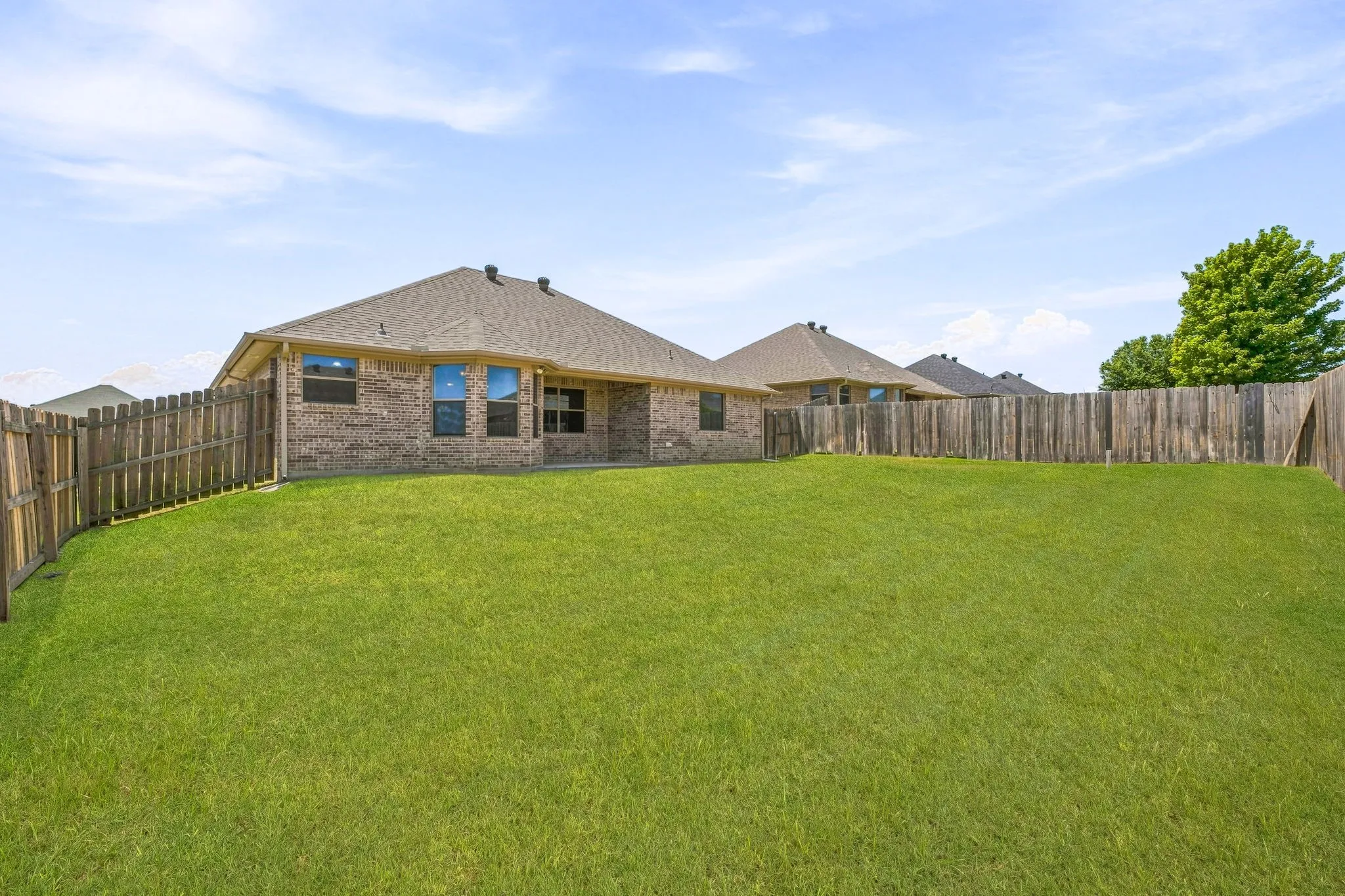 Single Family Residence For Sale in Parker County , 1245 Newcastle Drive, Weatherford, Texas 76086, 3 Bedroom, 2 Bathroom, 2 Garage spaces, 1,460 Sqft, built in 2014, mls#21364686, Real Estate Agent in Weatherford, Homes For Sale in Parker county, Homes For Sale in Weatherford, Realtor in Weatherford Texas, Real Estate Brokerage Independent Realty Texas, Luminita Cordes Realtor