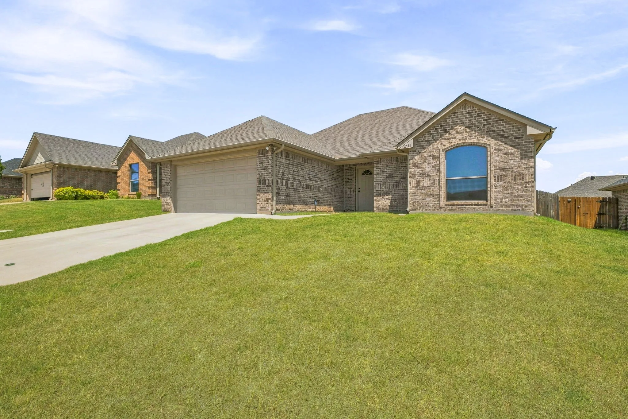 Single Family Residence For Sale in Parker County , 1245 Newcastle Drive, Weatherford, Texas 76086, 3 Bedroom, 2 Bathroom, 2 Garage spaces, 1,460 Sqft, built in 2014, mls#21364686, Real Estate Agent in Weatherford, Homes For Sale in Parker county, Homes For Sale in Weatherford, Realtor in Weatherford Texas, Real Estate Brokerage Independent Realty Texas, Luminita Cordes Realtor