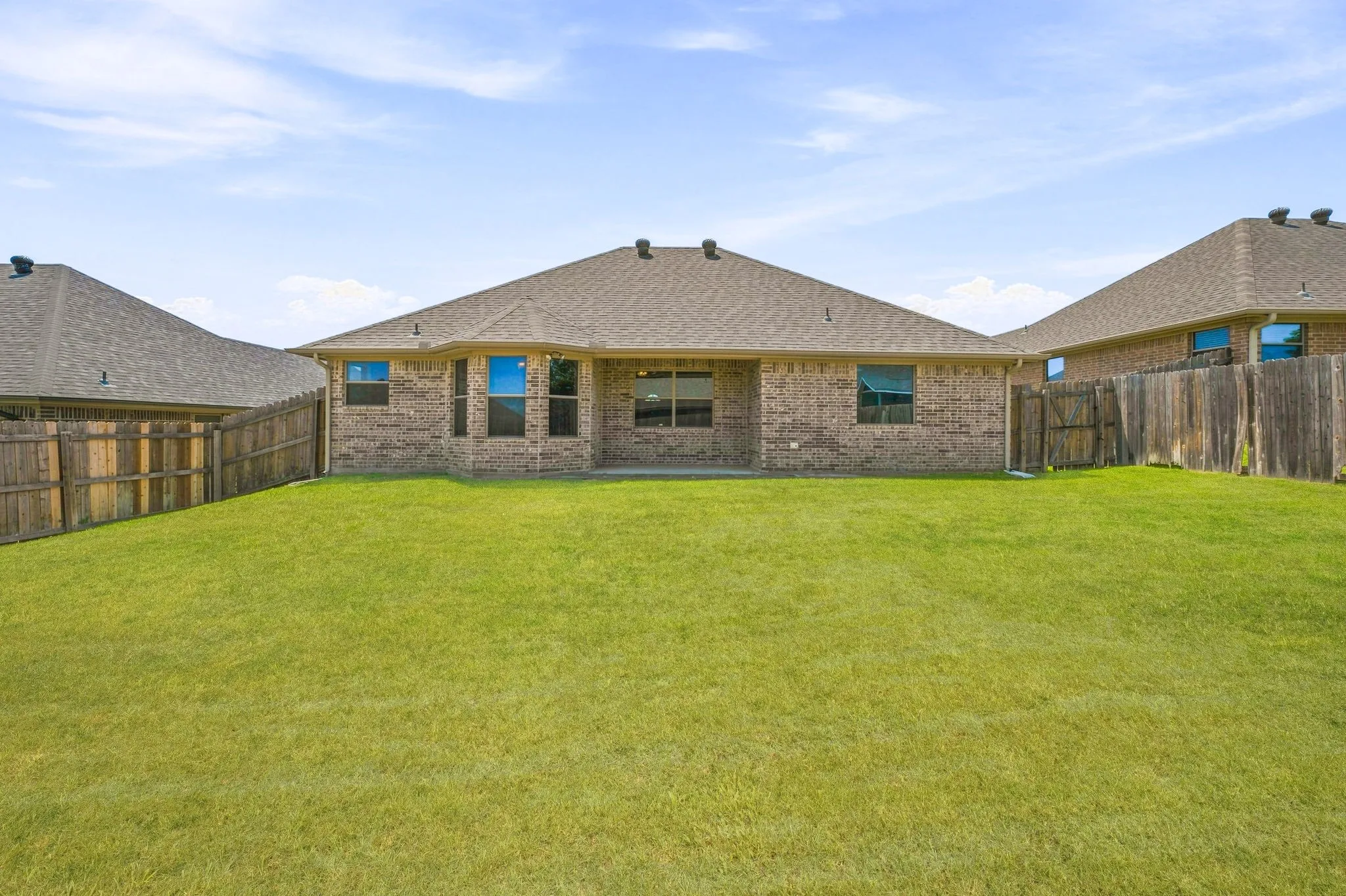 Single Family Residence For Sale in Parker County , 1245 Newcastle Drive, Weatherford, Texas 76086, 3 Bedroom, 2 Bathroom, 2 Garage spaces, 1,460 Sqft, built in 2014, mls#21364686, Real Estate Agent in Weatherford, Homes For Sale in Parker county, Homes For Sale in Weatherford, Realtor in Weatherford Texas, Real Estate Brokerage Independent Realty Texas, Luminita Cordes Realtor
