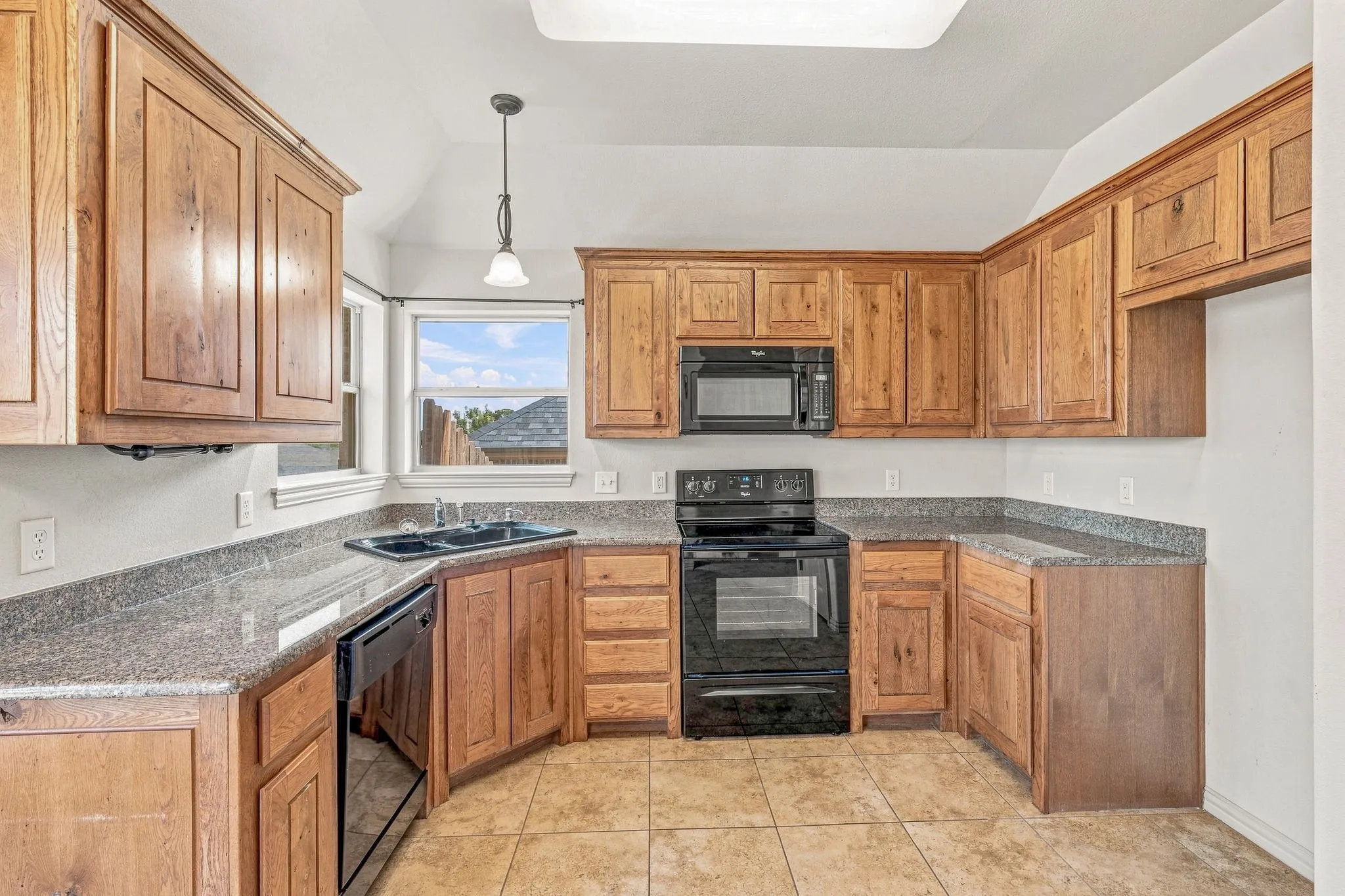 Single Family Residence For Sale in Parker County , 1245 Newcastle Drive, Weatherford, Texas 76086, 3 Bedroom, 2 Bathroom, 2 Garage spaces, 1,460 Sqft, built in 2014, mls#21364686, Real Estate Agent in Weatherford, Homes For Sale in Parker county, Homes For Sale in Weatherford, Realtor in Weatherford Texas, Real Estate Brokerage Independent Realty Texas, Luminita Cordes Realtor