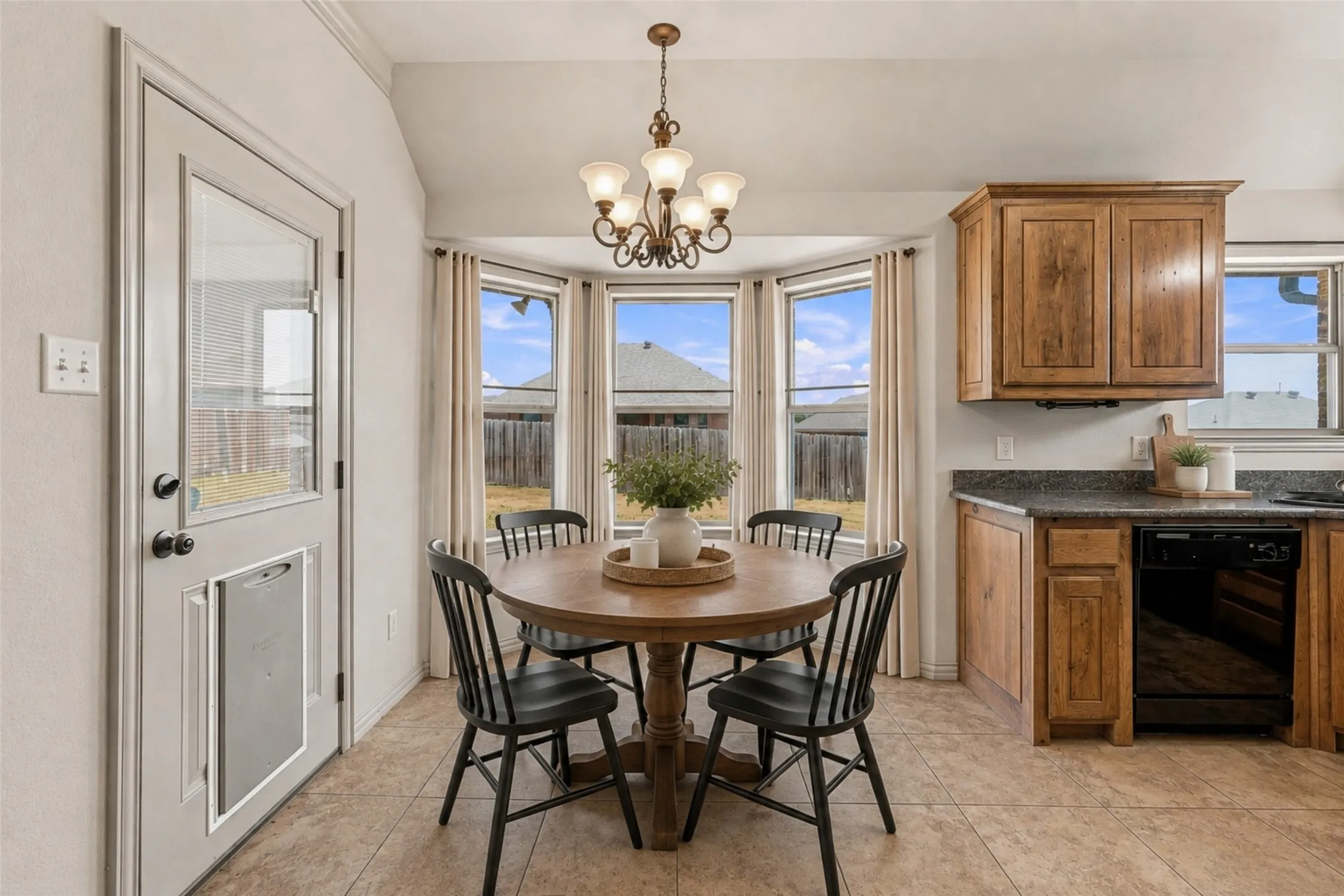 Single Family Residence For Sale in Parker County , 1245 Newcastle Drive, Weatherford, Texas 76086, 3 Bedroom, 2 Bathroom, 2 Garage spaces, 1,460 Sqft, built in 2014, mls#21364686, Real Estate Agent in Weatherford, Homes For Sale in Parker county, Homes For Sale in Weatherford, Realtor in Weatherford Texas, Real Estate Brokerage Independent Realty Texas, Luminita Cordes Realtor
