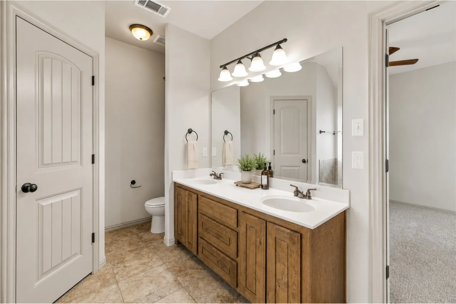 Single Family Residence For Sale in Parker County , 1245 Newcastle Drive, Weatherford, Texas 76086, 3 Bedroom, 2 Bathroom, 2 Garage spaces, 1,460 Sqft, built in 2014, mls#21364686, Real Estate Agent in Weatherford, Homes For Sale in Parker county, Homes For Sale in Weatherford, Realtor in Weatherford Texas, Real Estate Brokerage Independent Realty Texas, Luminita Cordes Realtor