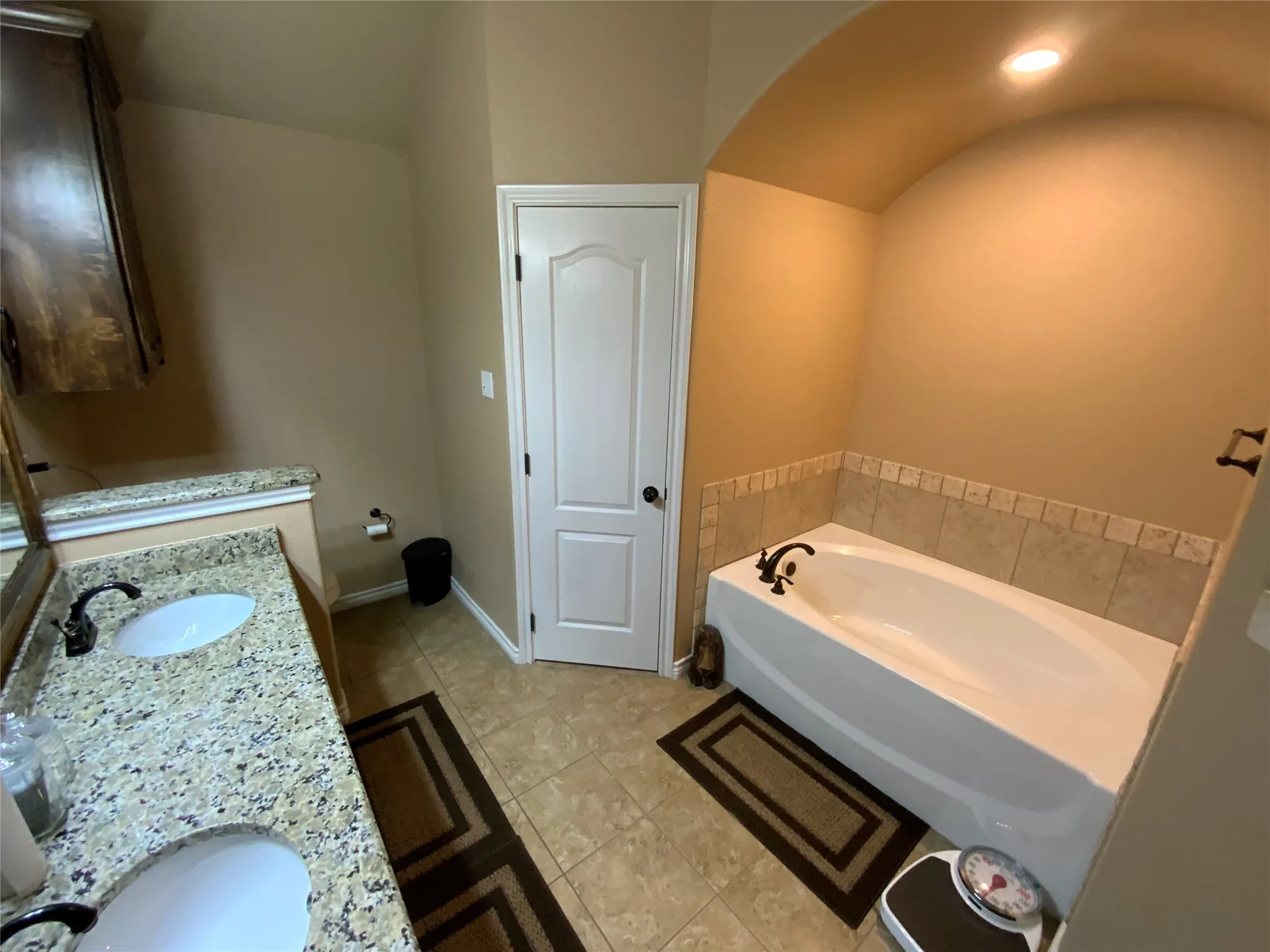 Dual vanity with speckled countertop and under-mount sinks