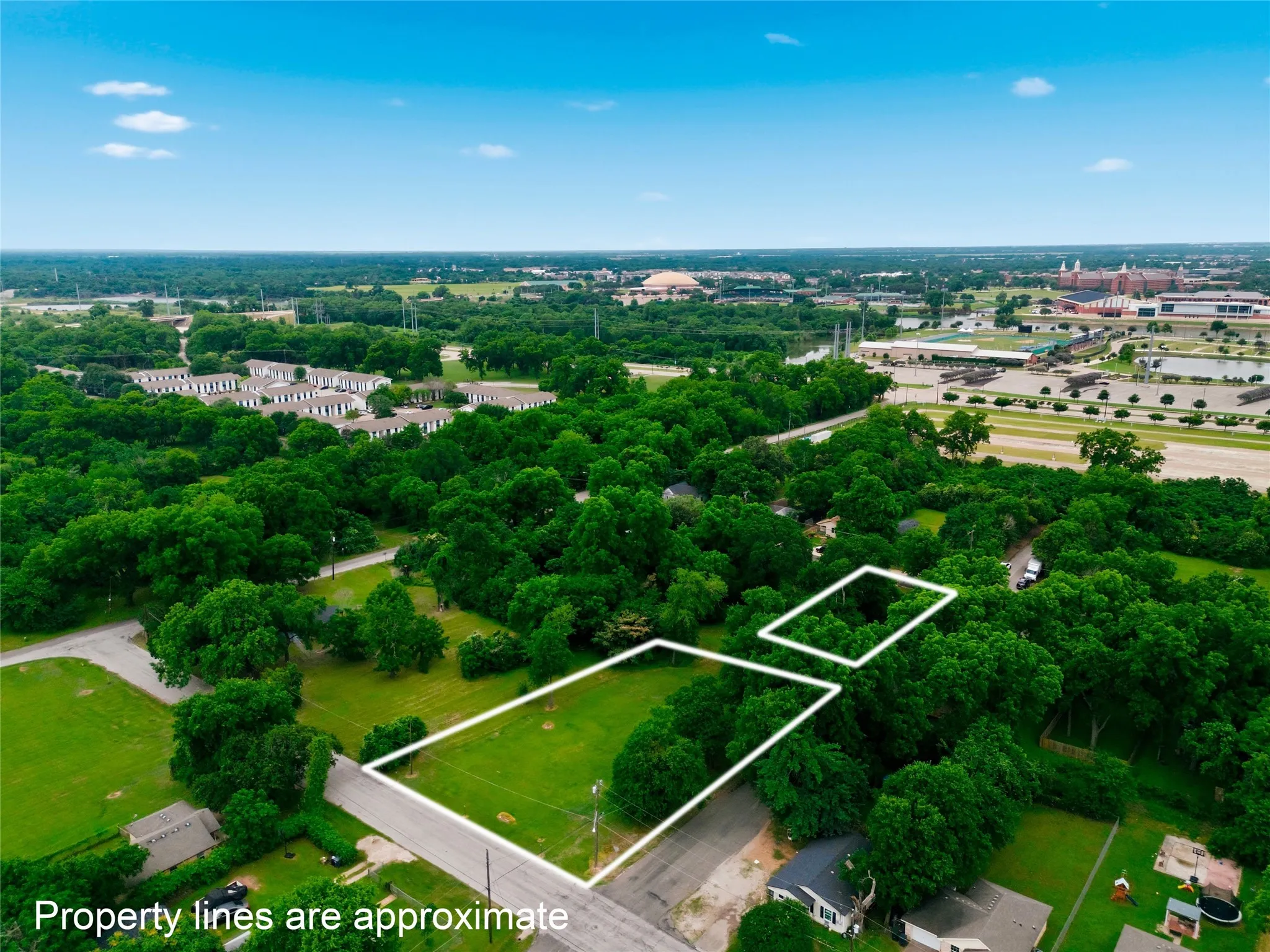 Single Family Residence For Sale in Mc Lennan County , 1300 Spring Street, Waco, Texas 76704, 3 Bedroom, 2 Bathroom, Garage spaces, 1,264 Sqft, built in 2001, Price $199,900, mls#21363460, Real Estate Agent in Waco, Homes For Sale in Mc Lennan county, Homes For Sale in Waco, Realtor in Waco Texas, Real Estate Brokerage Independent Realty Texas, Luminita Cordes Realtor
