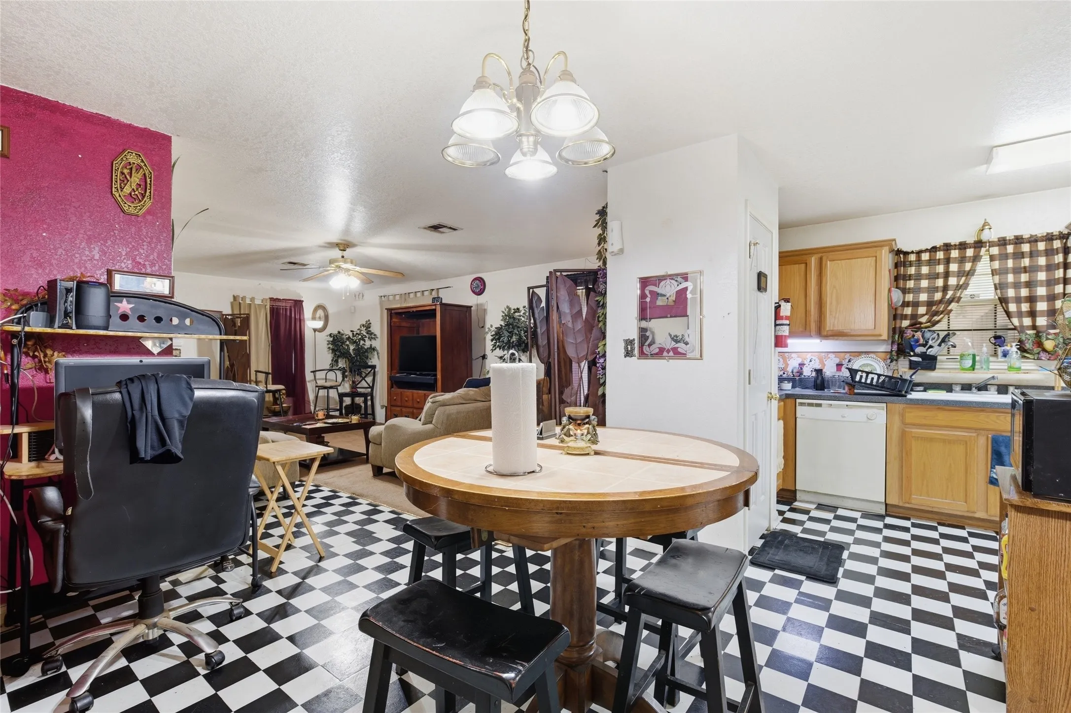 Single Family Residence For Sale in Mc Lennan County , 1300 Spring Street, Waco, Texas 76704, 3 Bedroom, 2 Bathroom, Garage spaces, 1,264 Sqft, built in 2001, Price $199,900, mls#21363460, Real Estate Agent in Waco, Homes For Sale in Mc Lennan county, Homes For Sale in Waco, Realtor in Waco Texas, Real Estate Brokerage Independent Realty Texas, Luminita Cordes Realtor
