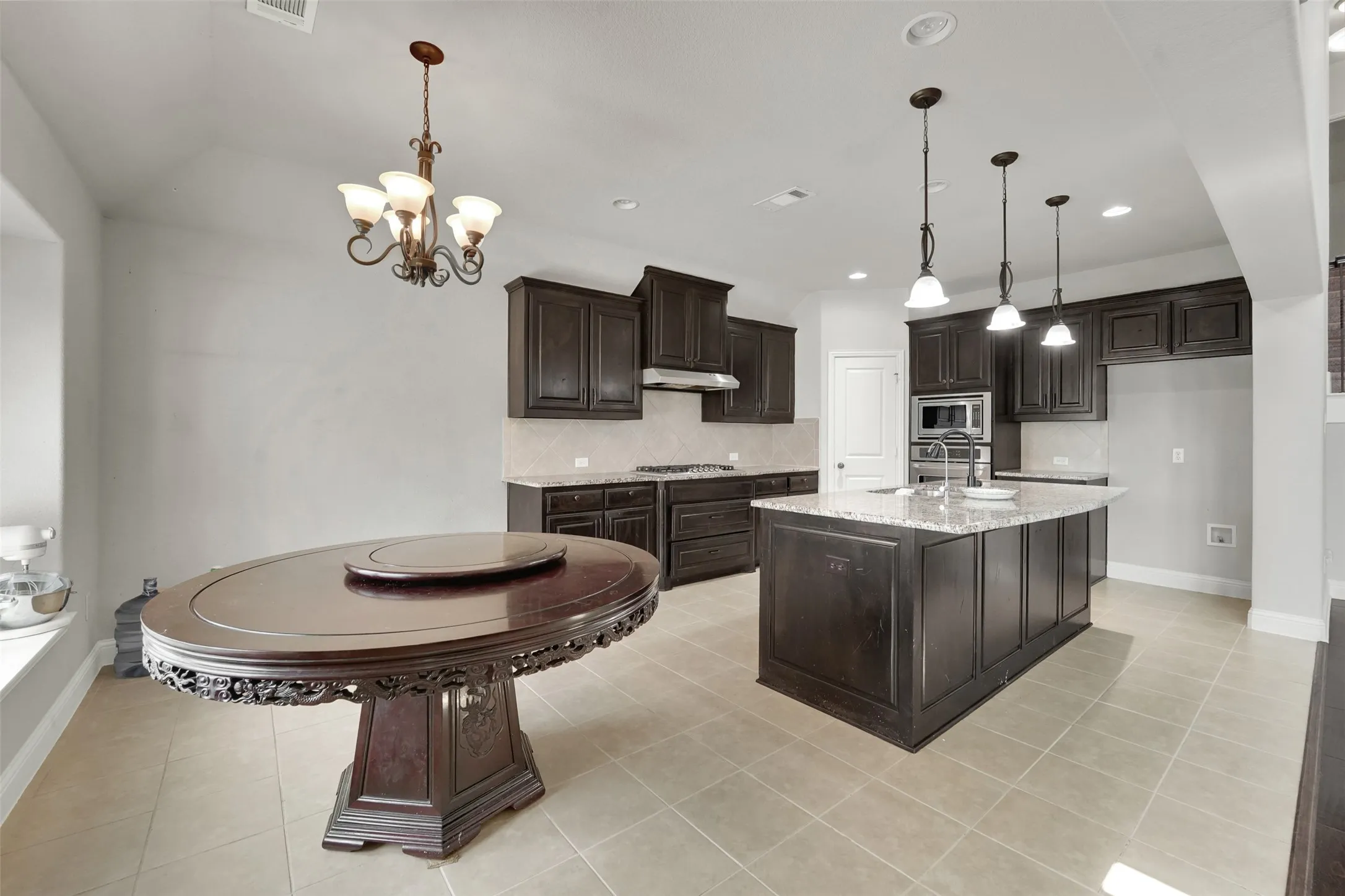 Single Family Residence For Rent in Johnson County , 2743 Chimney Rock Road, Burleson, Texas 76028, 4 Bedroom, 4 Bathroom, 2 Garage spaces, 3,540 Sqft, built in 2016, mls#21364761, Real Estate Agent in Burleson, Homes For Rent in Johnson county, Homes For Rent in Burleson, Realtor in Burleson Texas, Real Estate Brokerage Independent Realty Texas, Luminita Cordes Realtor