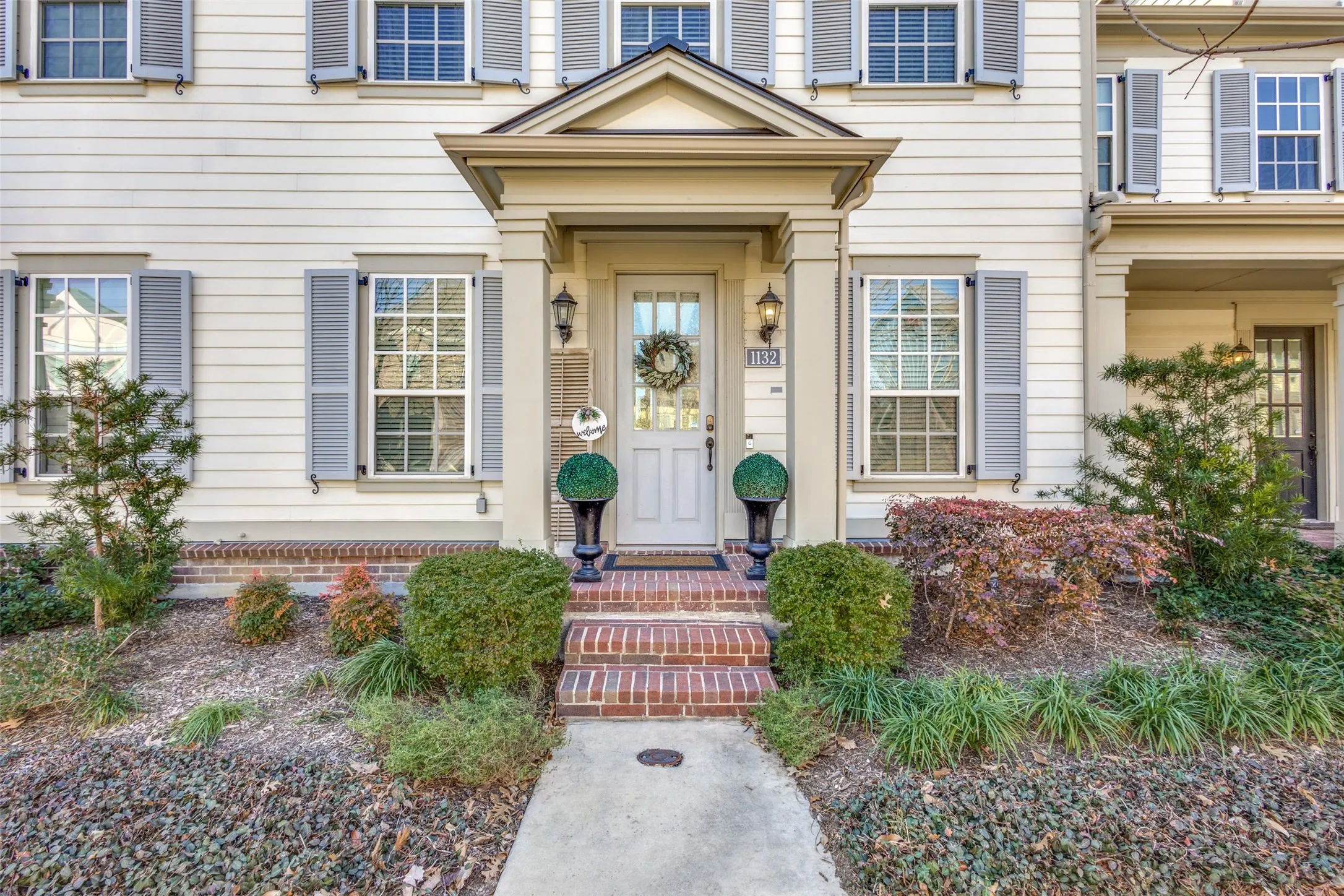 Townhouse For Sale in Denton County , 1132 Moonstone Street, Carrollton, Texas 75007, 2 Bedroom, 3 Bathroom, 2 Garage spaces, 2,050 Sqft, built in 2016, mls#21364490, Real Estate Agent in Carrollton, Homes For Sale in Denton county, Homes For Sale in Carrollton, Realtor in Carrollton Texas, Real Estate Brokerage Independent Realty Texas, Luminita Cordes Realtor