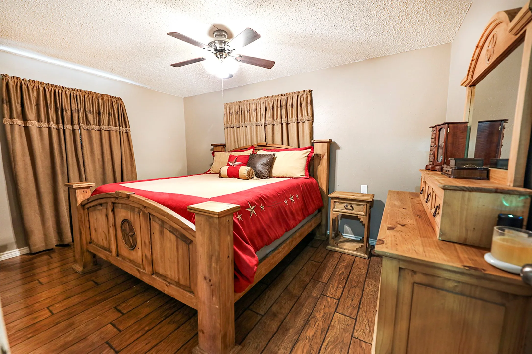 Single Family Residence For Sale in Montague County , 251 Alicia Street, Bowie, Texas 76230, 3 Bedroom, 2 Bathroom, 2 Garage spaces, 1,738 Sqft, built in 1969, mls#21357591, Real Estate Agent in Bowie, Homes For Sale in Montague county, Homes For Sale in Bowie, Realtor in Bowie Texas, Real Estate Brokerage Independent Realty Texas, Luminita Cordes Realtor