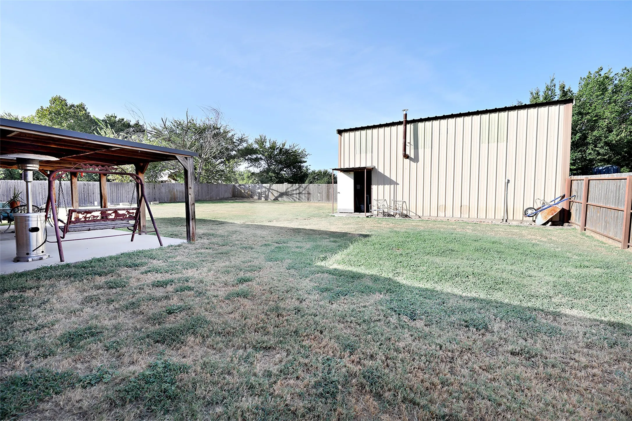 Single Family Residence For Sale in Montague County , 251 Alicia Street, Bowie, Texas 76230, 3 Bedroom, 2 Bathroom, 2 Garage spaces, 1,738 Sqft, built in 1969, mls#21357591, Real Estate Agent in Bowie, Homes For Sale in Montague county, Homes For Sale in Bowie, Realtor in Bowie Texas, Real Estate Brokerage Independent Realty Texas, Luminita Cordes Realtor