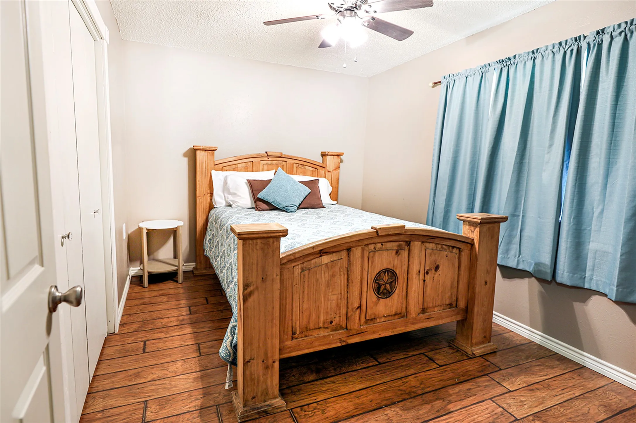 Single Family Residence For Sale in Montague County , 251 Alicia Street, Bowie, Texas 76230, 3 Bedroom, 2 Bathroom, 2 Garage spaces, 1,738 Sqft, built in 1969, mls#21357591, Real Estate Agent in Bowie, Homes For Sale in Montague county, Homes For Sale in Bowie, Realtor in Bowie Texas, Real Estate Brokerage Independent Realty Texas, Luminita Cordes Realtor