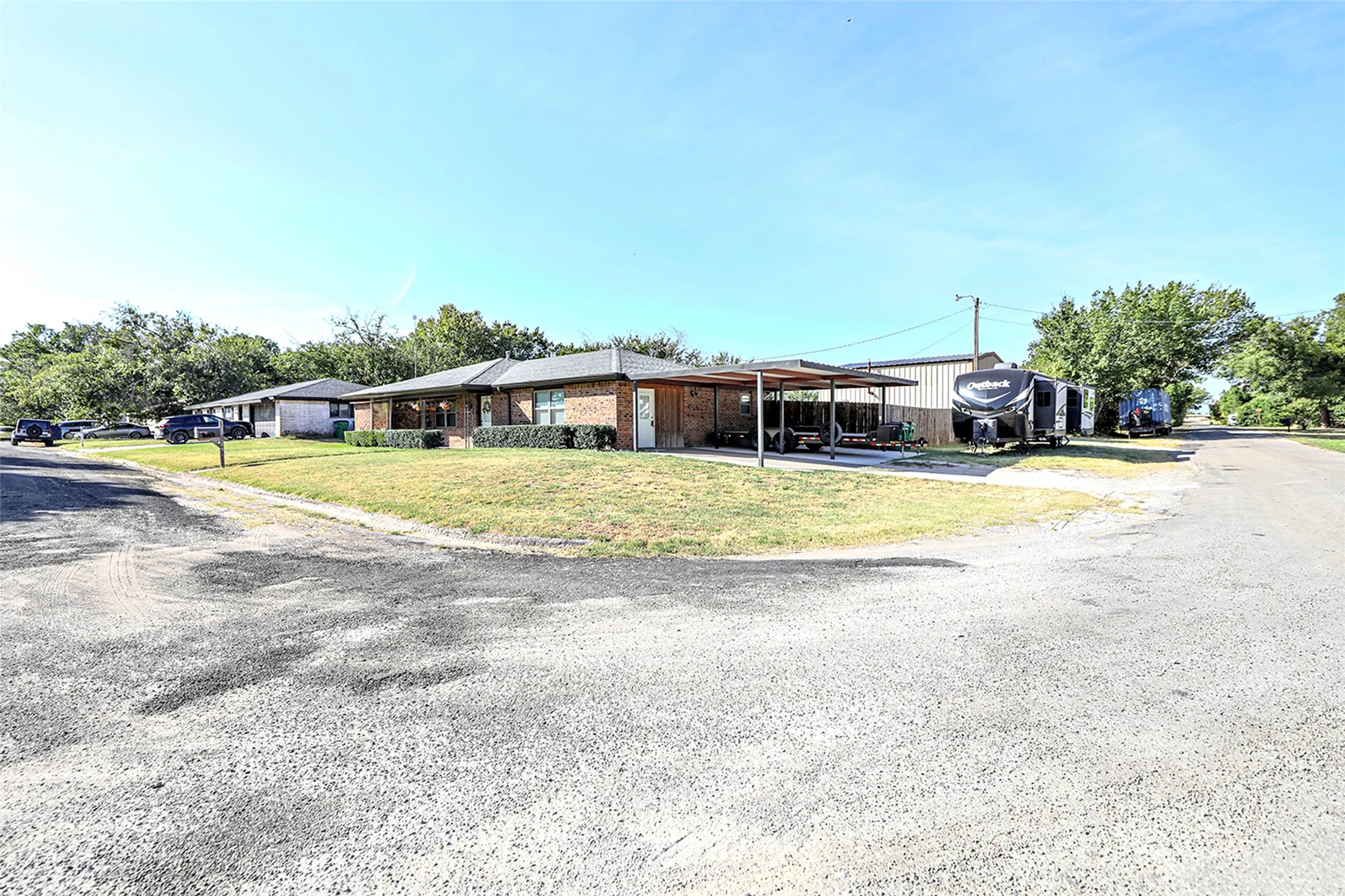 Single Family Residence For Sale in Montague County , 251 Alicia Street, Bowie, Texas 76230, 3 Bedroom, 2 Bathroom, 2 Garage spaces, 1,738 Sqft, built in 1969, mls#21357591, Real Estate Agent in Bowie, Homes For Sale in Montague county, Homes For Sale in Bowie, Realtor in Bowie Texas, Real Estate Brokerage Independent Realty Texas, Luminita Cordes Realtor