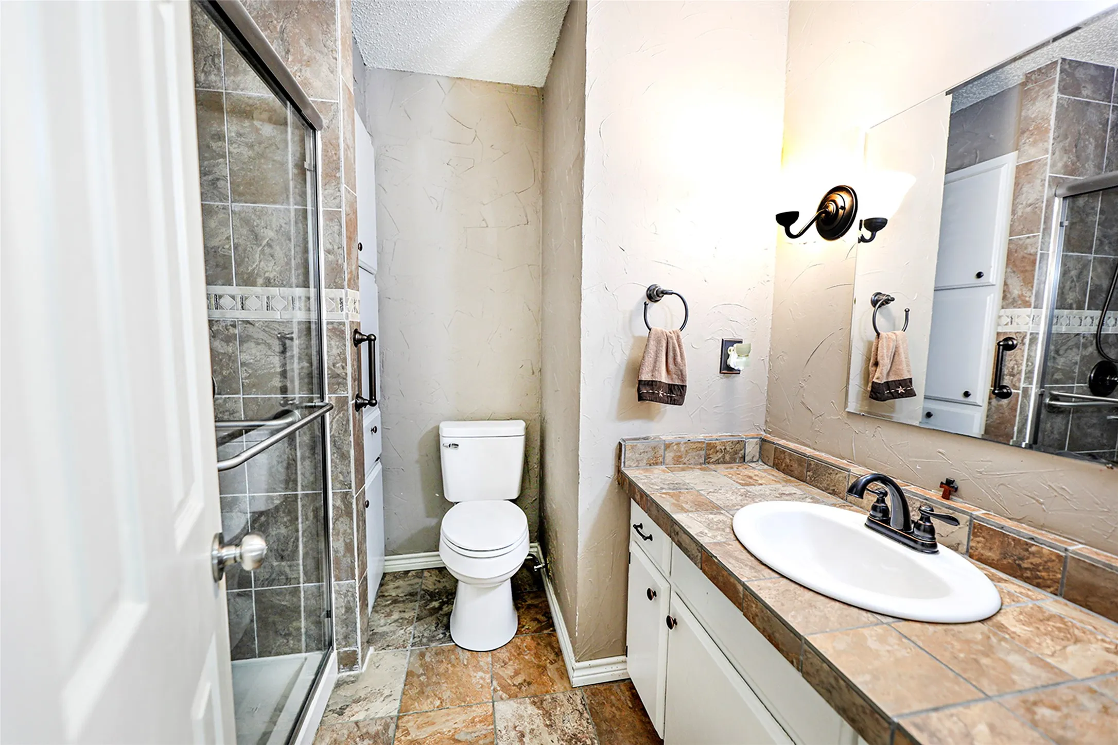 Single Family Residence For Sale in Montague County , 251 Alicia Street, Bowie, Texas 76230, 3 Bedroom, 2 Bathroom, 2 Garage spaces, 1,738 Sqft, built in 1969, mls#21357591, Real Estate Agent in Bowie, Homes For Sale in Montague county, Homes For Sale in Bowie, Realtor in Bowie Texas, Real Estate Brokerage Independent Realty Texas, Luminita Cordes Realtor