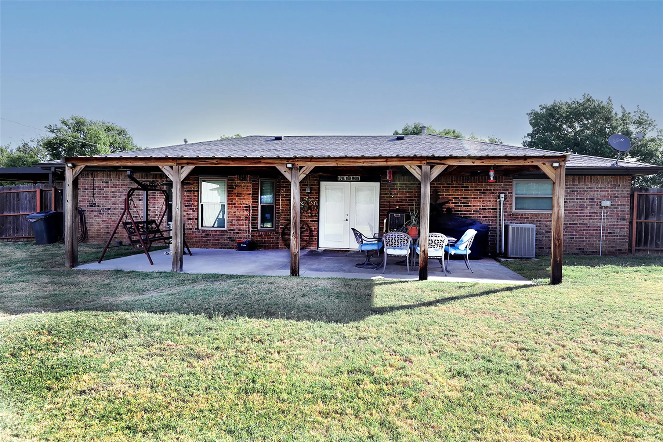 Single Family Residence For Sale in Montague County , 251 Alicia Street, Bowie, Texas 76230, 3 Bedroom, 2 Bathroom, 2 Garage spaces, 1,738 Sqft, built in 1969, mls#21357591, Real Estate Agent in Bowie, Homes For Sale in Montague county, Homes For Sale in Bowie, Realtor in Bowie Texas, Real Estate Brokerage Independent Realty Texas, Luminita Cordes Realtor